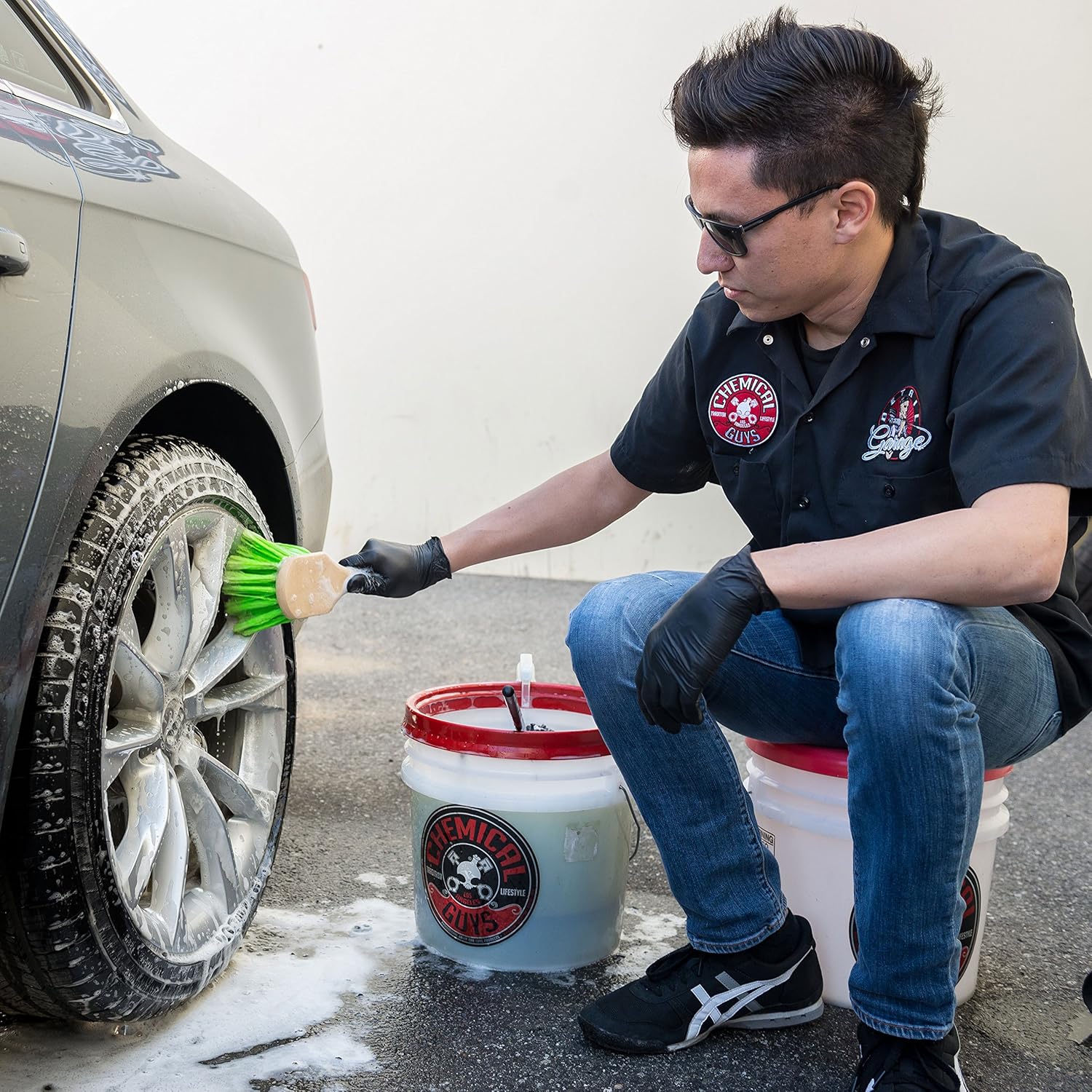 Chemical Guys ACC_G08 Wheel & Tire Brush, Short Handle: Automotive