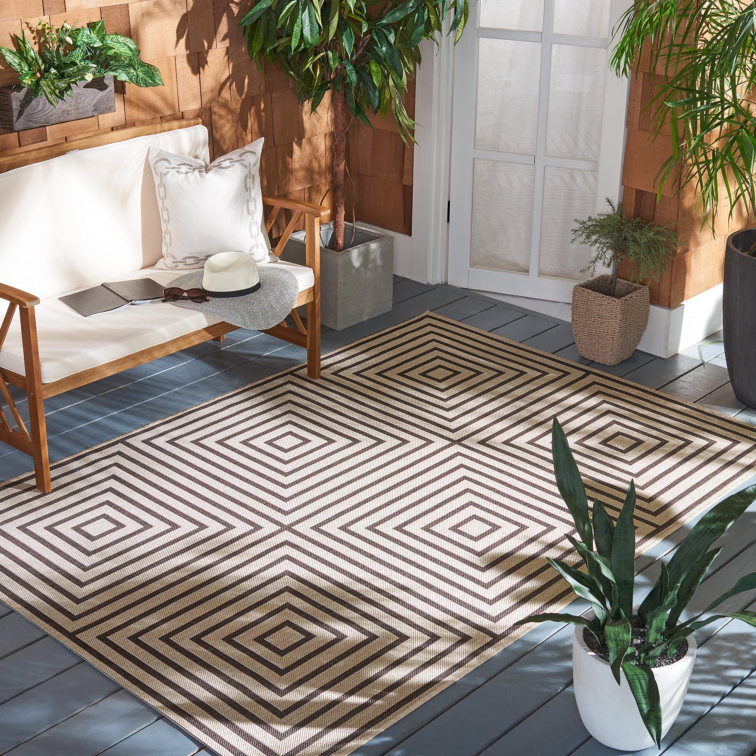 Safavieh Geometric Rug for Indoor & Outdoor - Beachhouse Collection, Short Pile, in Creme and Brown color, 91 X 152 cm