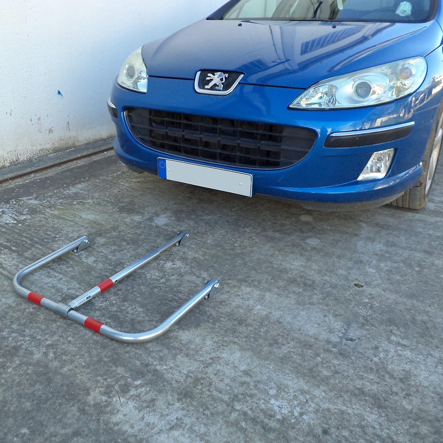 SNS SAFETY LTD Anti Theft, Folding Parking Barrier Lock, Made of Galvanized Steel Tube 32mm, with 3 Leg and Padlock - Image 3