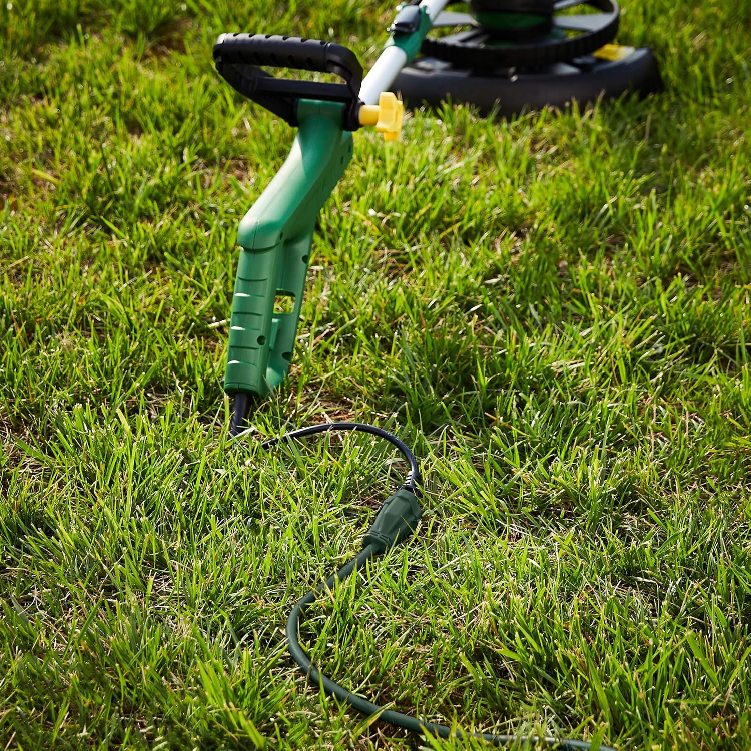 Basics 16/3 Vinyl Outdoor Extension Cord, Green, 15 Foot - - 