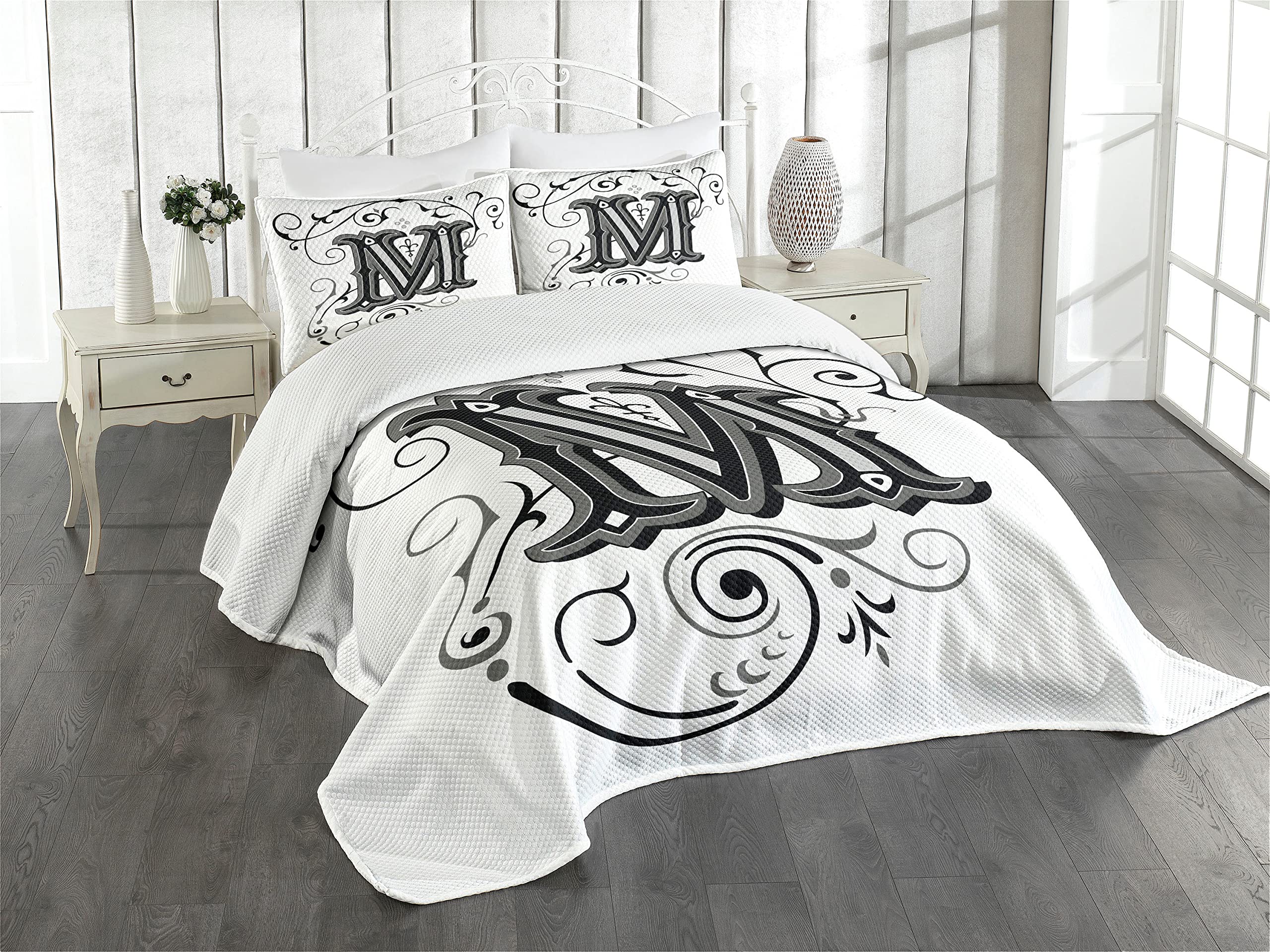 ABAKUHAUS Letter M Bedspread Set, Abstract Ornamental Design in Dark Color Scheme Swirls and Lines Eastern, Decorative 3 Piece Coverlet Set with 2 Pillow Shams, 170 cm x 220 cm, White Black Grey