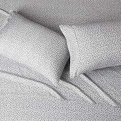 Amazon Basics Luxury, Wrinkle-Free Breathable