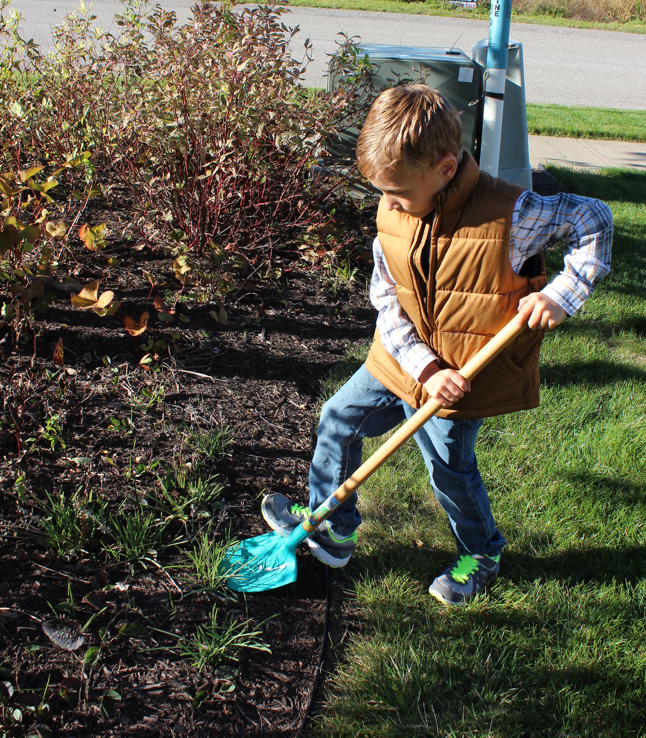 Emsco Group 1232 Little Diggers Child Safe Tool – Garden Kid Shovel, Teal