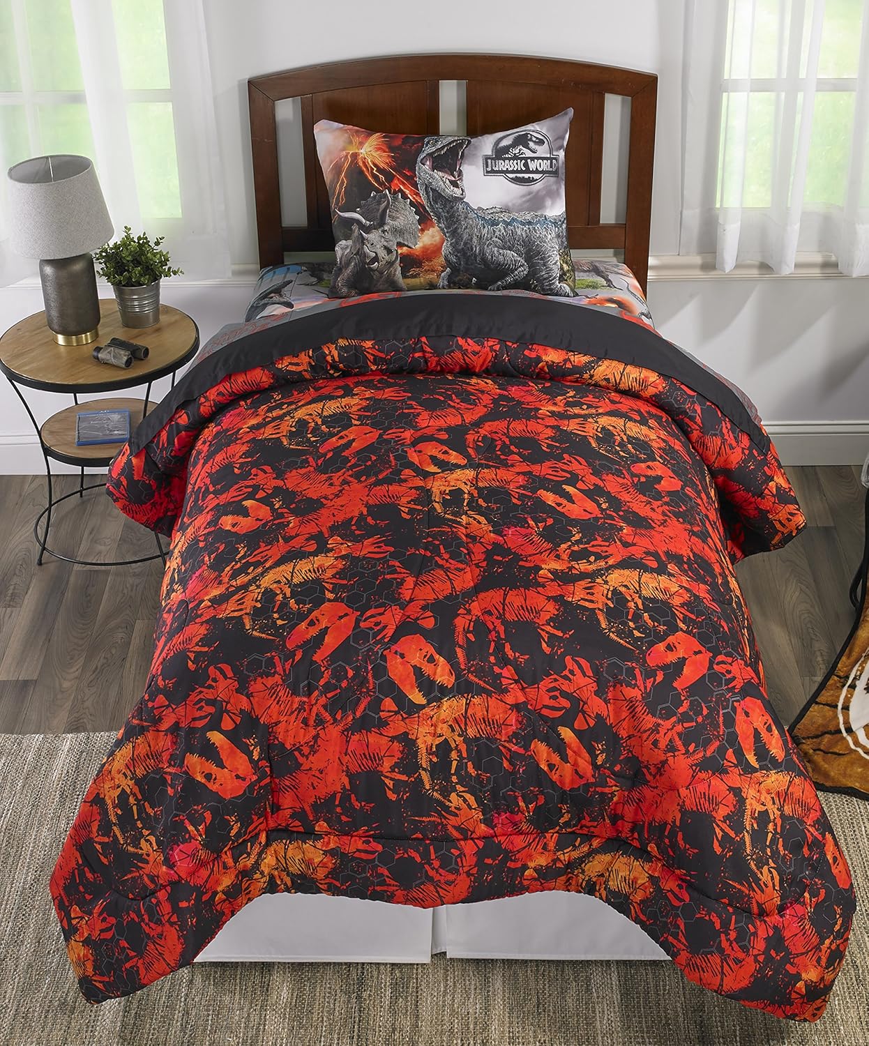 Amazon Com Jurassic World 2 New 2018 6 Piece Full Comforter And Sheet Set Bedding Collection With Blankets Pillowcases And Sham Kitchen Dining
