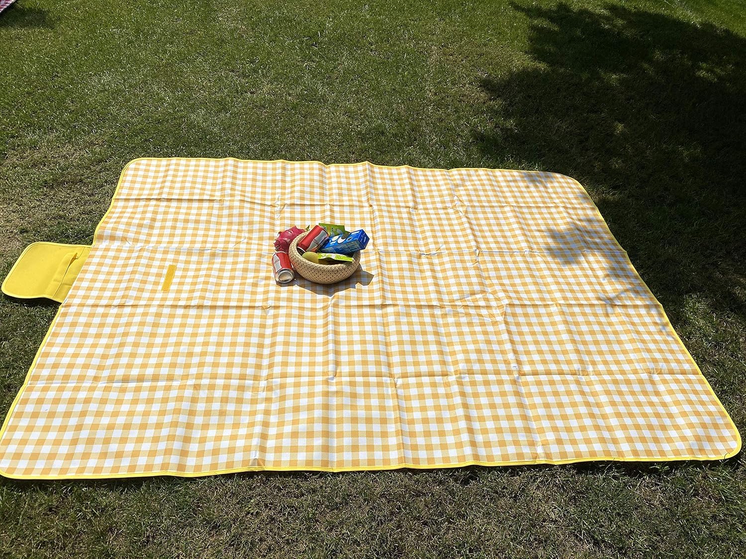 Portable Picnic Blanket, Waterproof, Sandproof and Easy to Clean Beach Mat, Classic Grid Picnic Mat, Suitable for Family Camping in Spring, Summer, Autumn and Winter, 79″×57″ (Yellow) : Garden & Outdoor