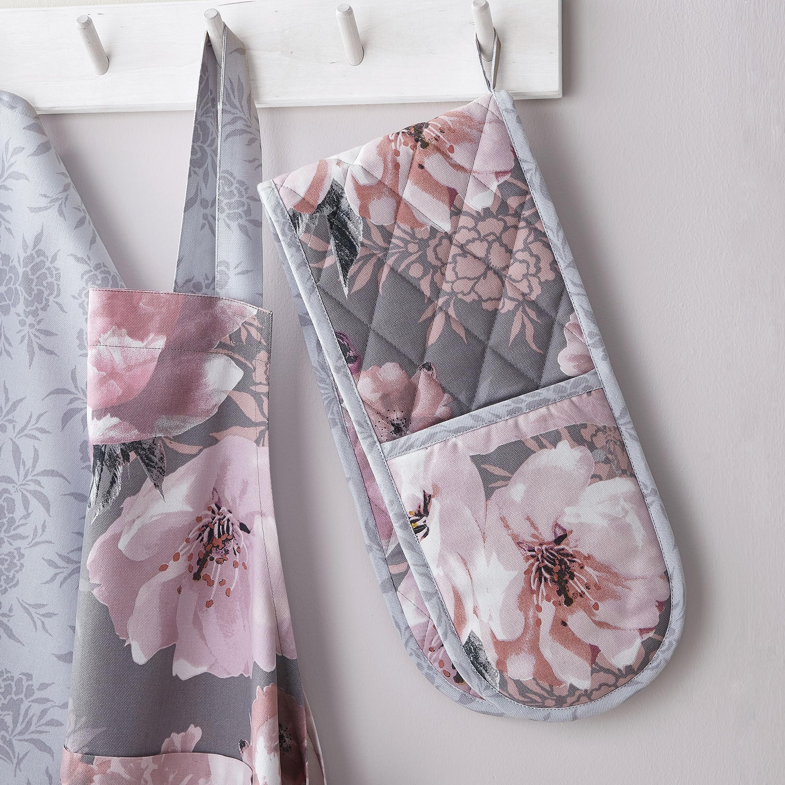 Catherine Lansfield Dramatic Floral Double Oven Glove Grey KT/46659/W/DGLV/GY