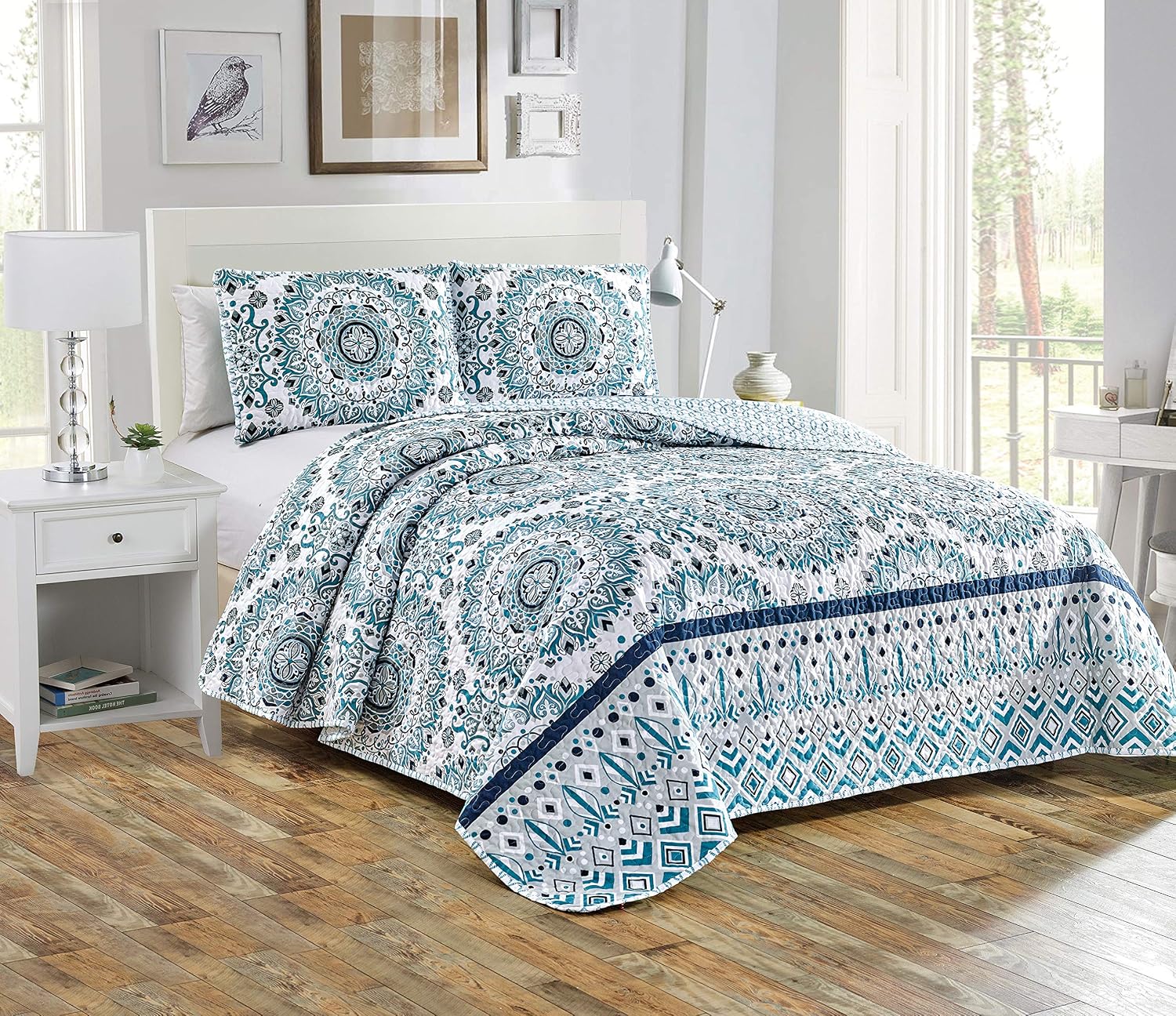 thumbnail image 2 of 3-Piece Fine Printed Quilt Set Reversible Bedspread 2 of 12