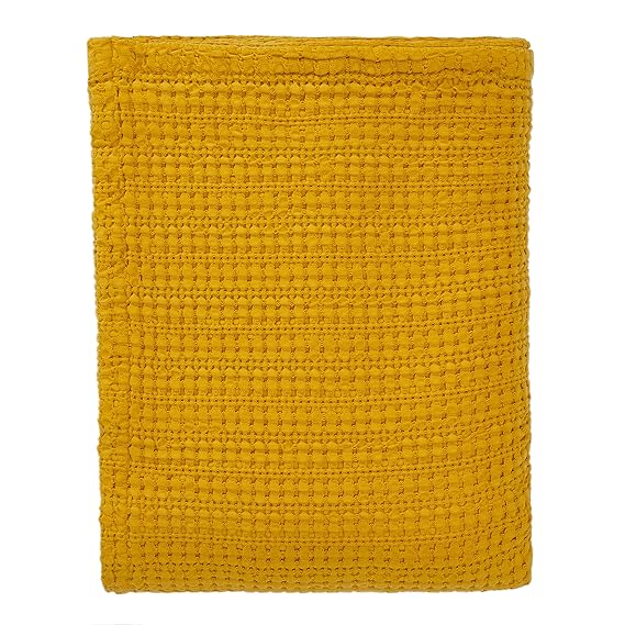 URBANARA 275x265 cm Tagesdecke/Plaid Anadia Senfgelb — 100% Reine Baumwolle — Ideal als Bettüberwurf oder Kuscheldecke — Ston