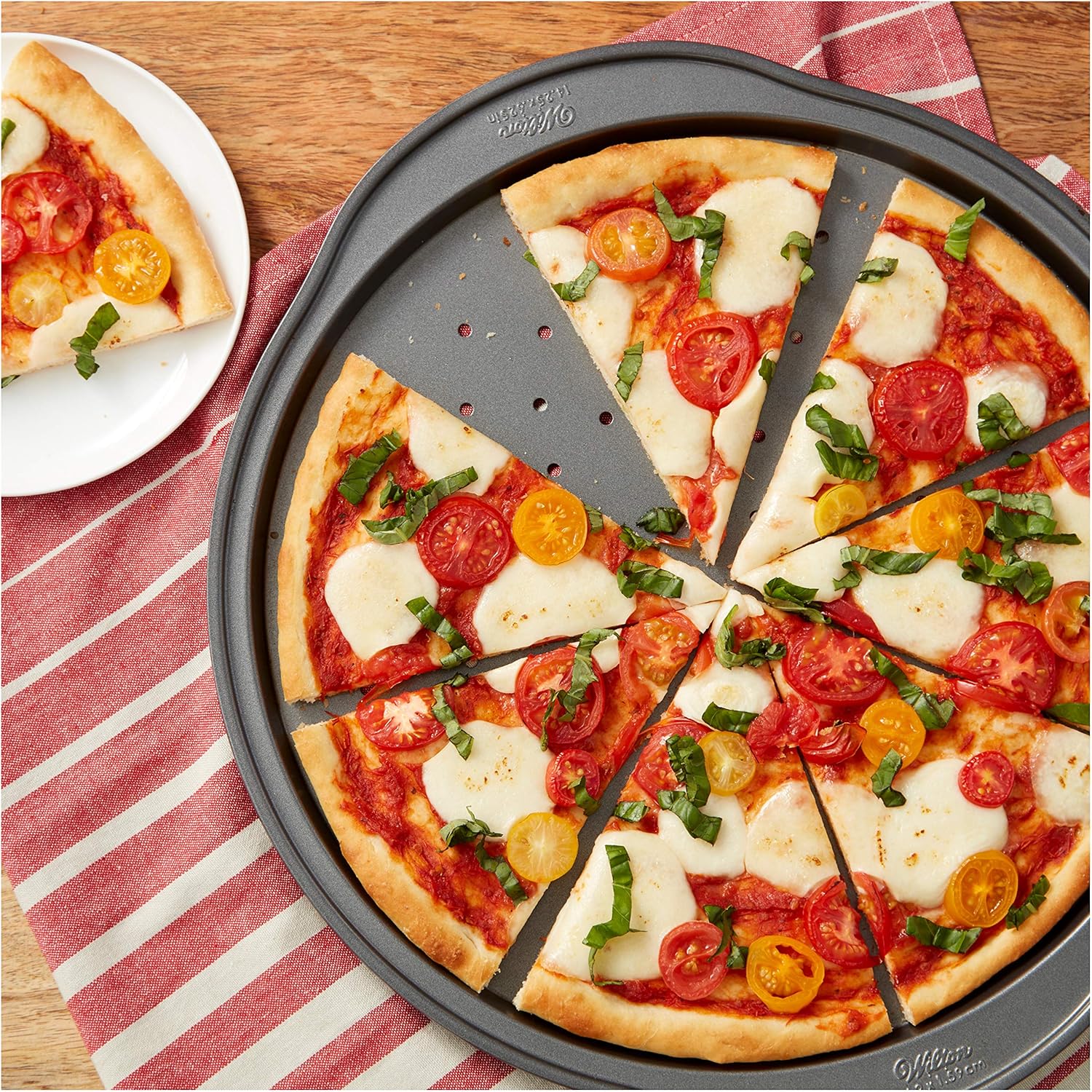 Wilton Perfect Results Non-Stick Crisper, 14-Inch Pizza Pan, 0, Silver: Pizza Pans: Kitchen & Dining