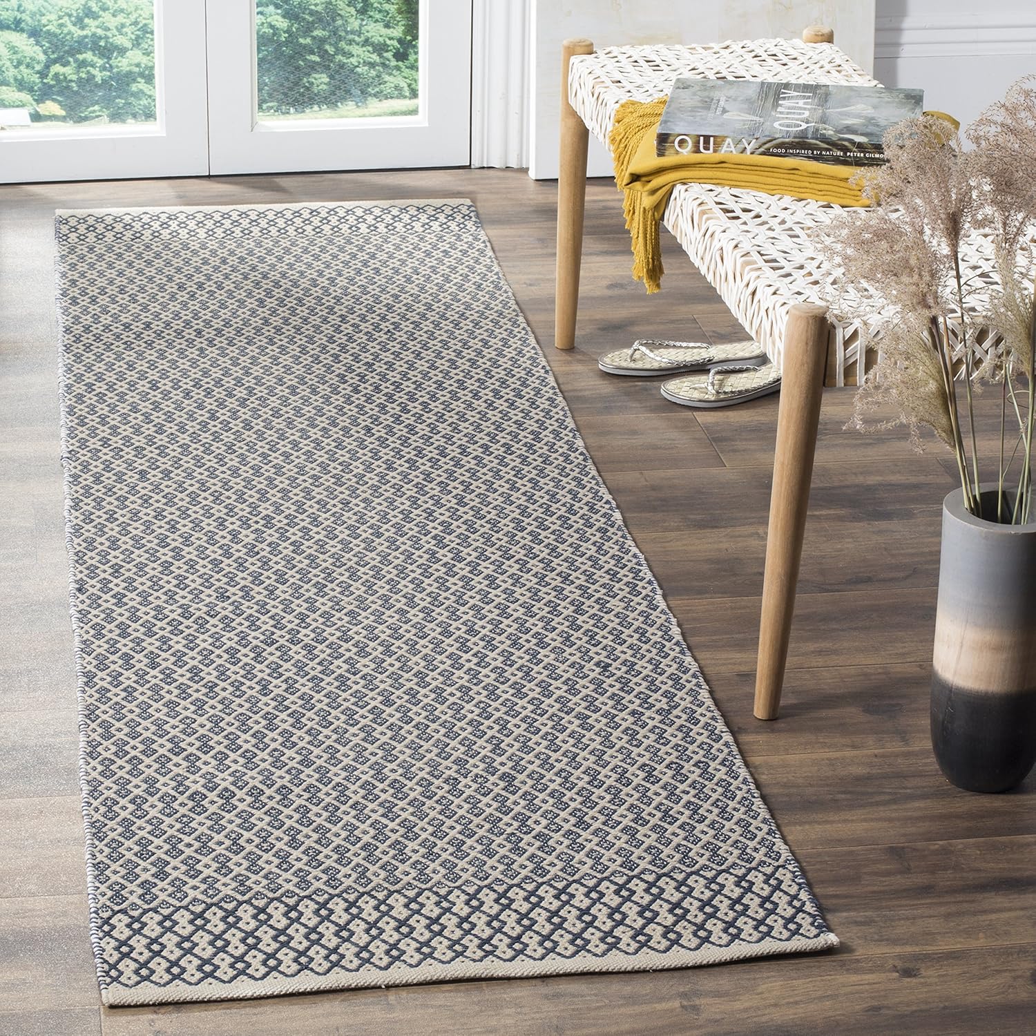 Safavieh Montauk Collection MTK339B Handmade Flatweave Ivory and Navy Cotton Runner (2'3" x 8')