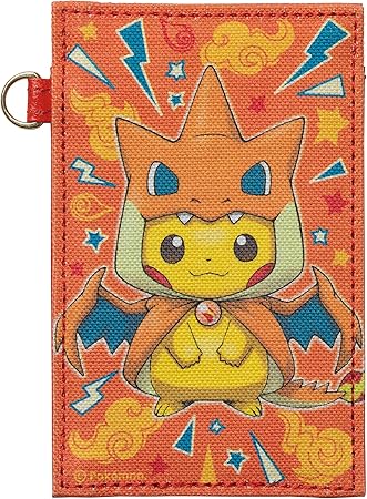 Amazon ポケモンセンターオリジナル パスケース メガリザードンyのポンチョを着たピカチュウ バッグ 財布 おもちゃ