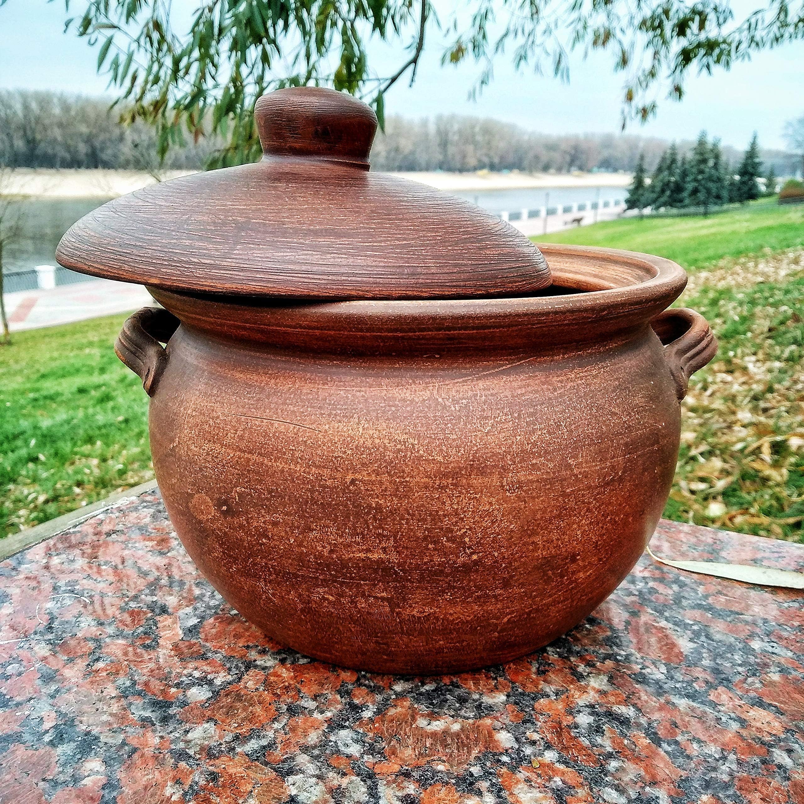 Ceramic casserole dish with lid for cooking delicious food. Volume: 101.44fl.oz (3000 ml) Handmade clay clay from red clay. 100% ecologically clean product. Made in vintage style