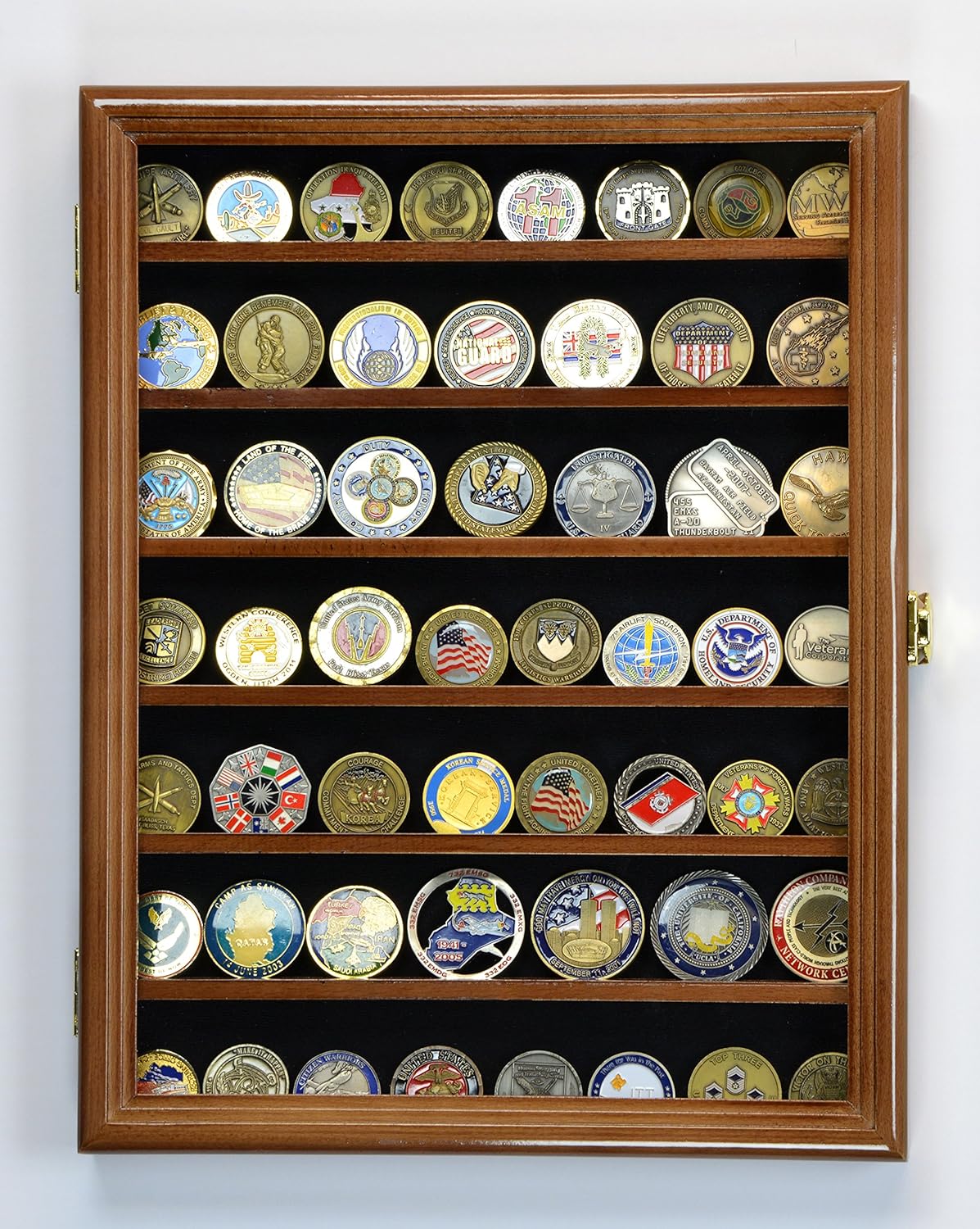 Полочки для коллекций. Вещи для коллекционирования. Витрина для коллекций настенная. Разные коллекции. Коллекционирование ракушек.