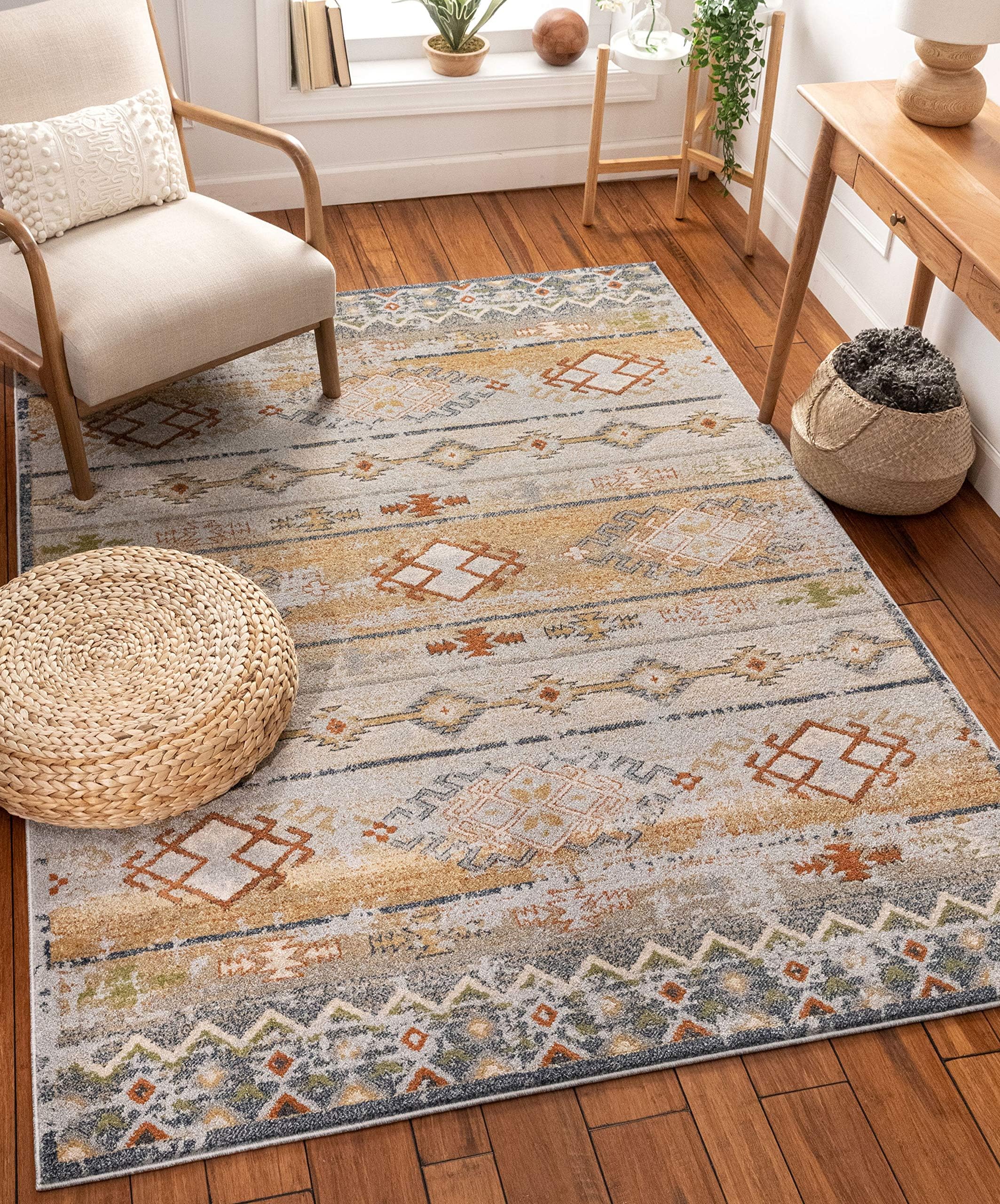 Well WovenElu Cream Vintage Panel Pattern Area Rug (3'11" x 5'3")