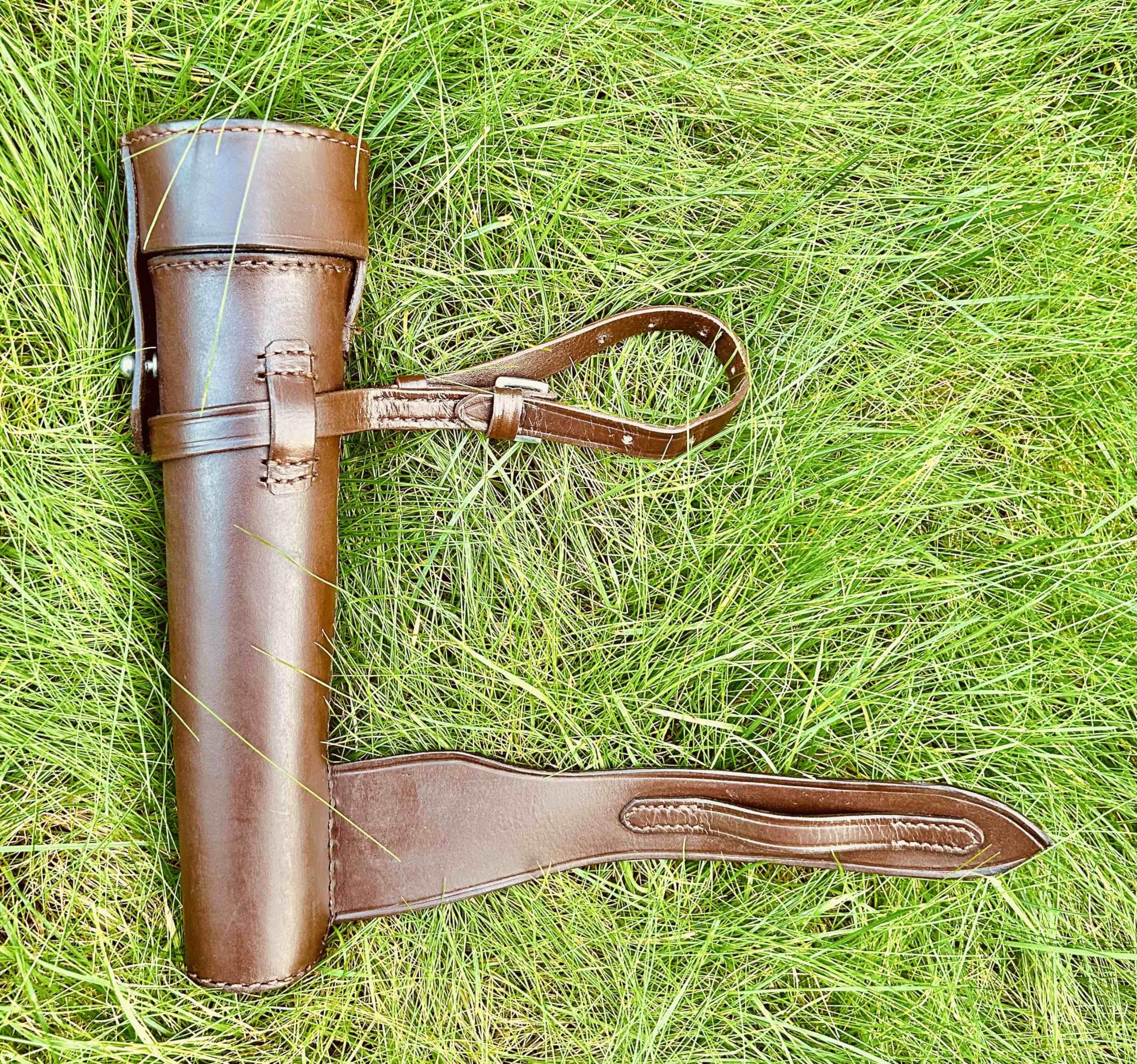 Leather Saddle Flask Hunt Mounted Saddle Hip Flask Brown Leather Cased Stainless Steel Baton Fox Hunting Horse Riding (Brown)