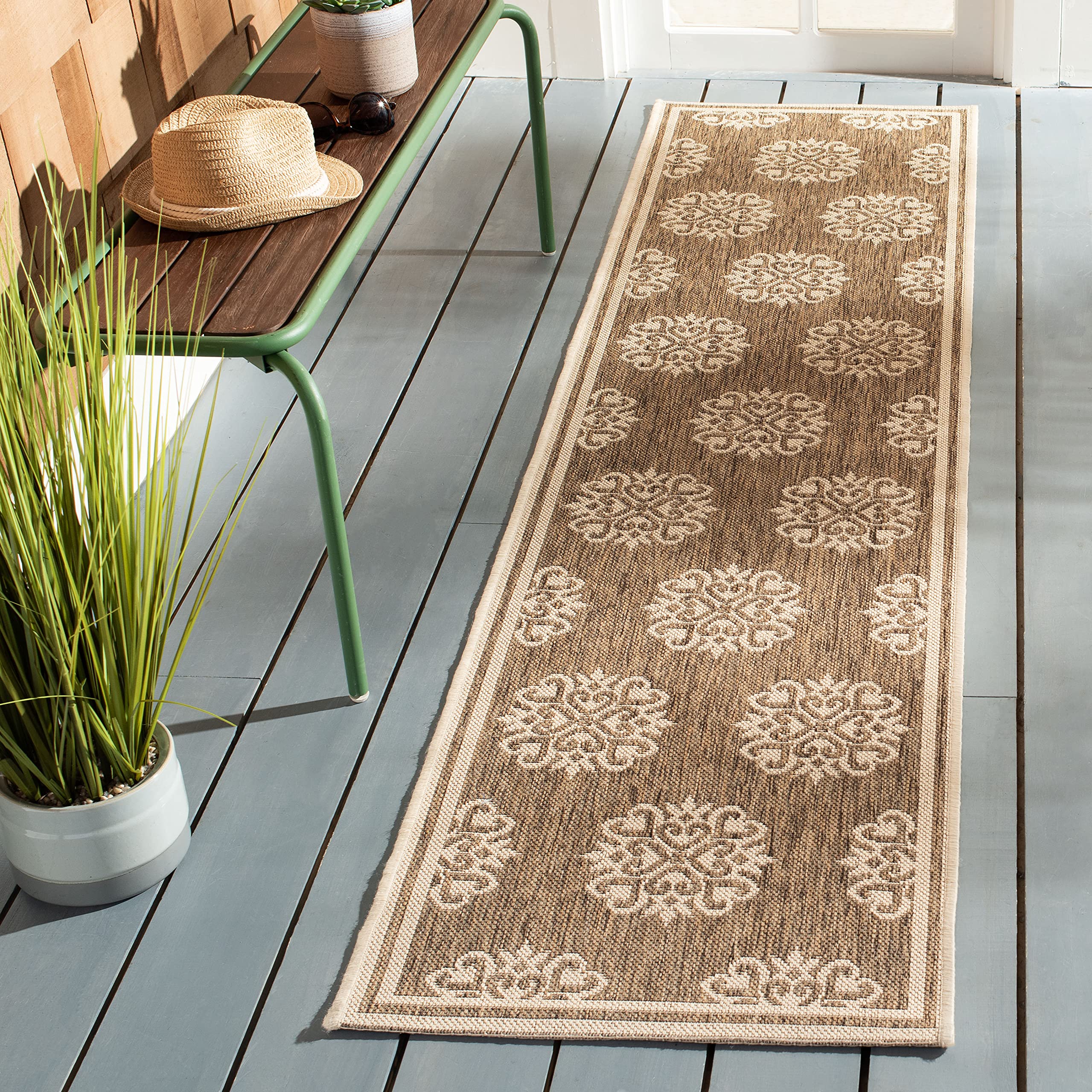 Safavieh Small Medallion Indoor/Outdoor Woven Runner Area Rug, Beachhouse Collection, BHS181, in Beige / Cream, 61 X 244 cm for Garden, Patio or Any Outdoor Space