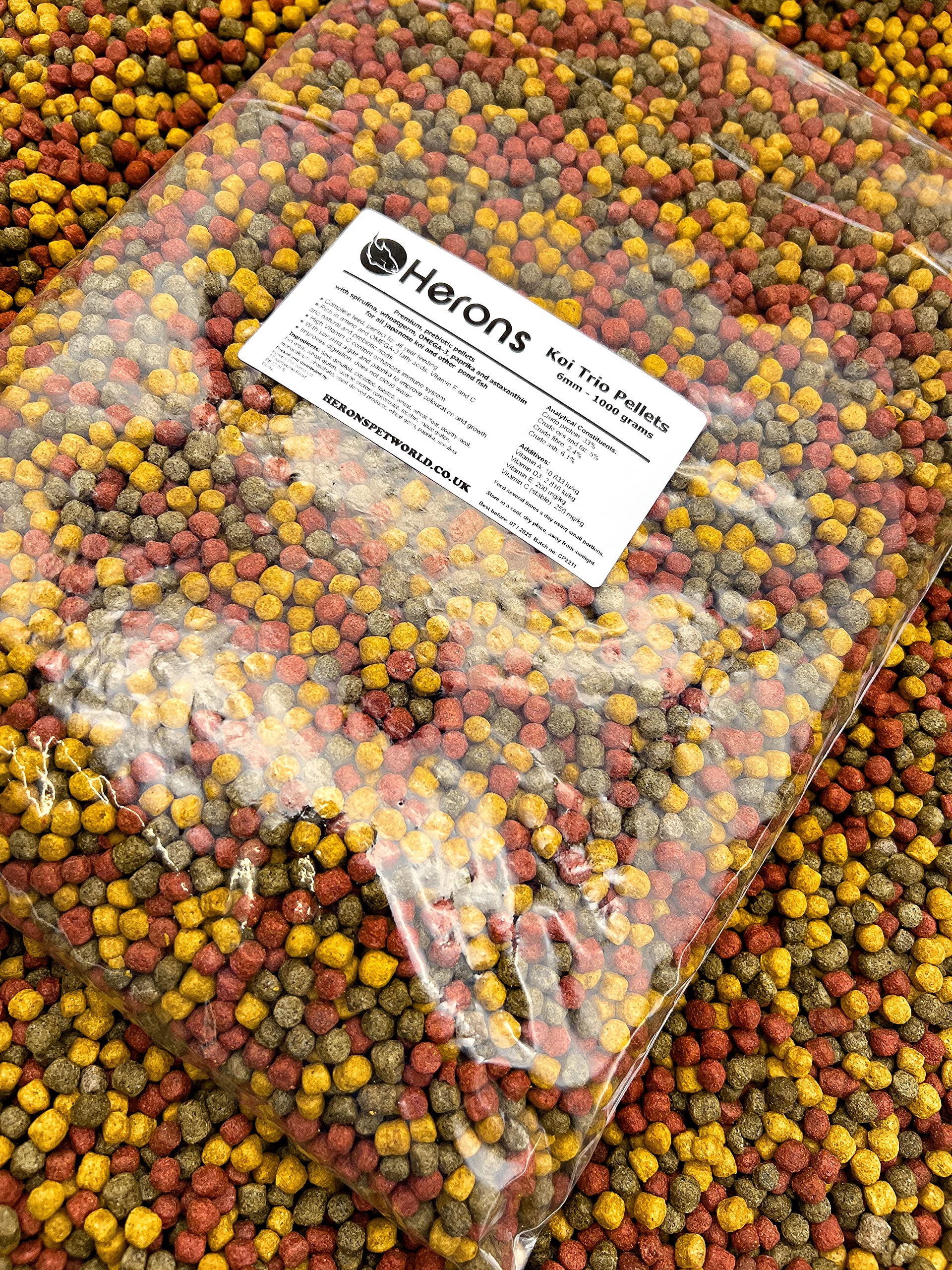 HERONS - Koi Trio Pellets, 6mm Premium Koi Fish Food, For Japanese Koi and Other Pond Fish, Prebiotic Pellets With Spirulina, Omega 3 Amino Acids, Colour and Growth Enhancing - 1Kg