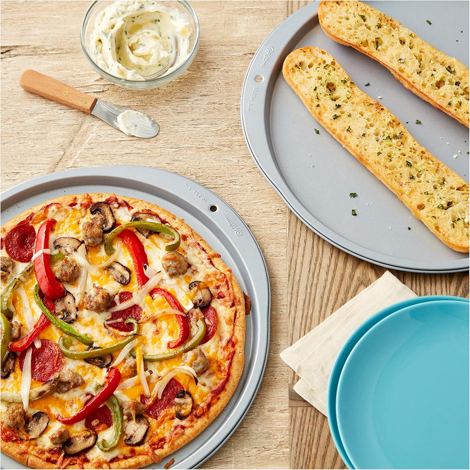 Wilton Recipe Right Pizza Pans, 2-Piece Set: Kitchen & Dining