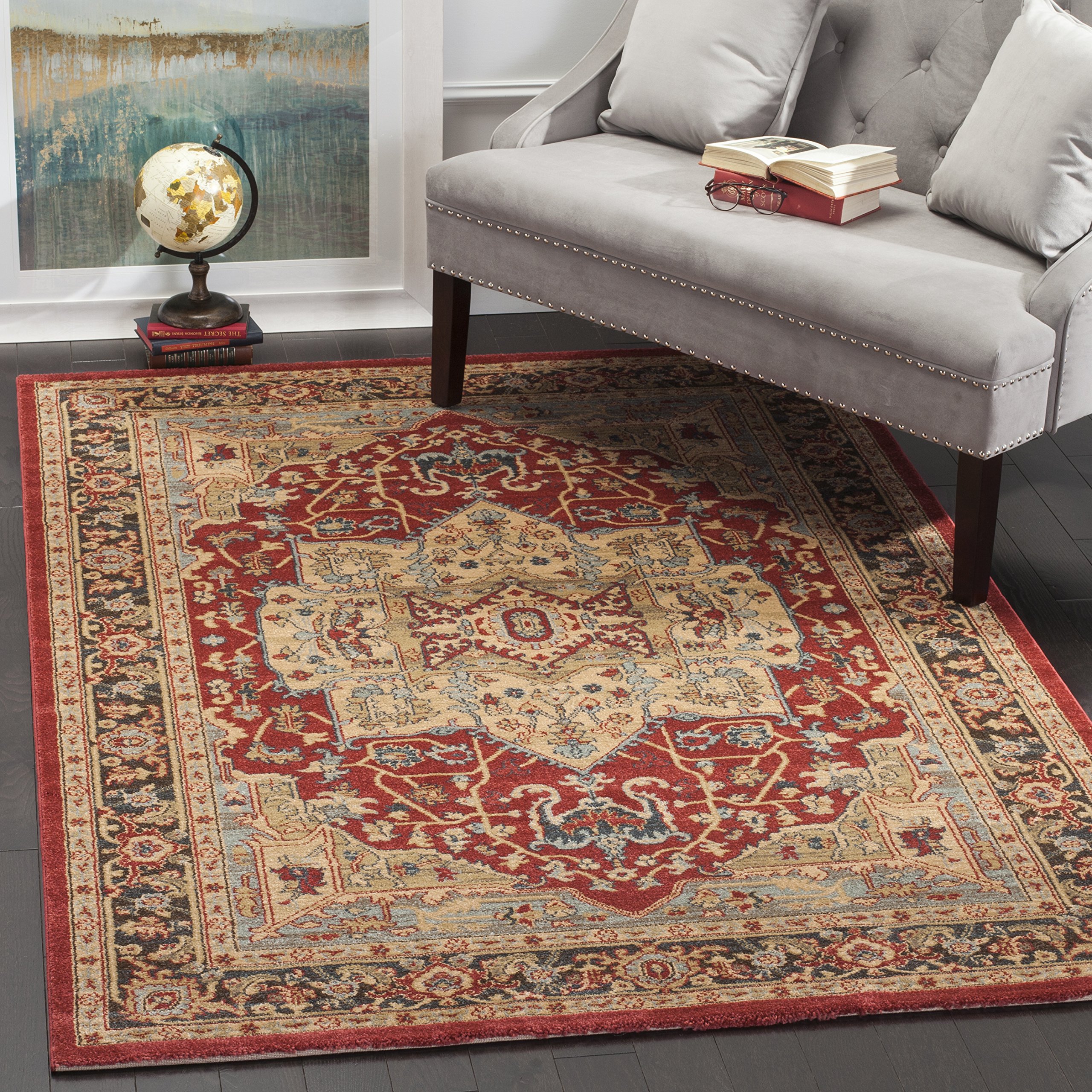 SAFAVIEH Traditional Rug for Living Room, Dining Room, Bedroom - Mahal Collection, Short Pile, in Natural and Navy, 91 X 152 cm