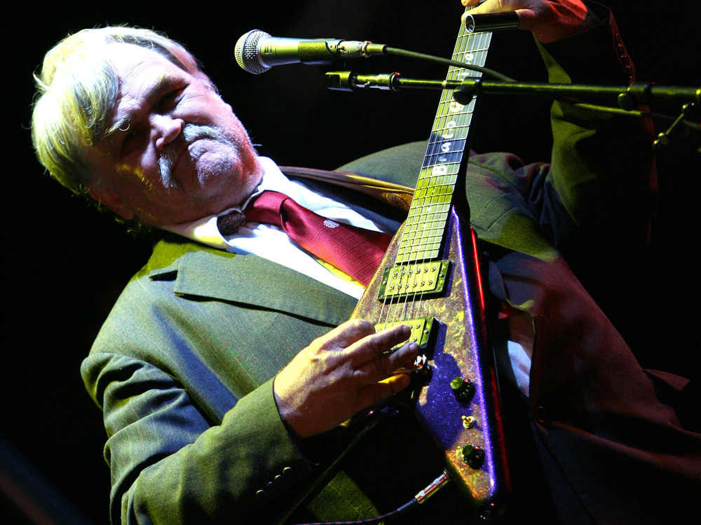 Colonel Bruce Hampton bei Amazon Music