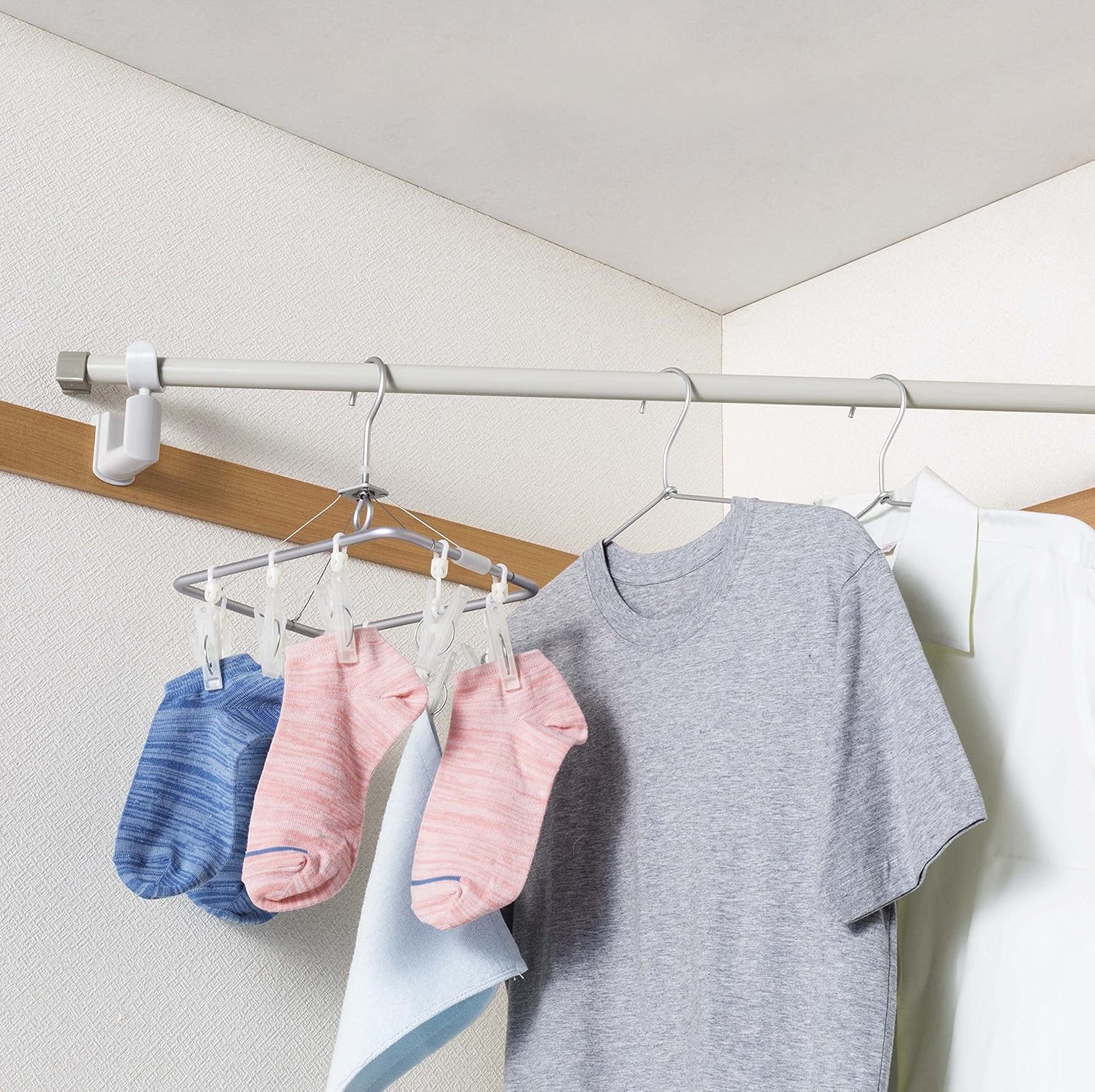 Amazon Co Jp 室内竿受け ホーム キッチン