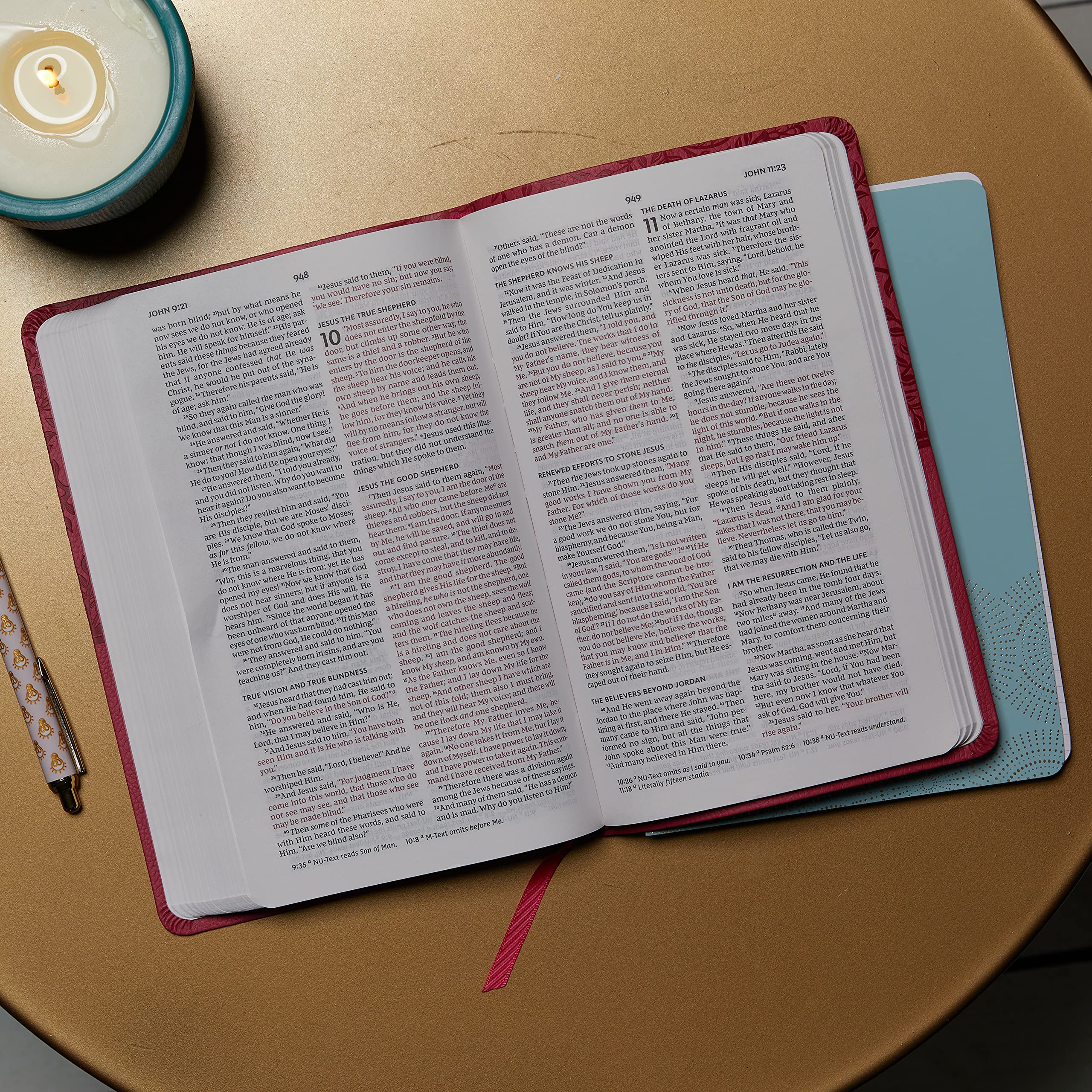 NKJV, Value Thinline Bible, Blue Leathersoft, Red Letter, Comfort Print: Holy Bible, New King James Version