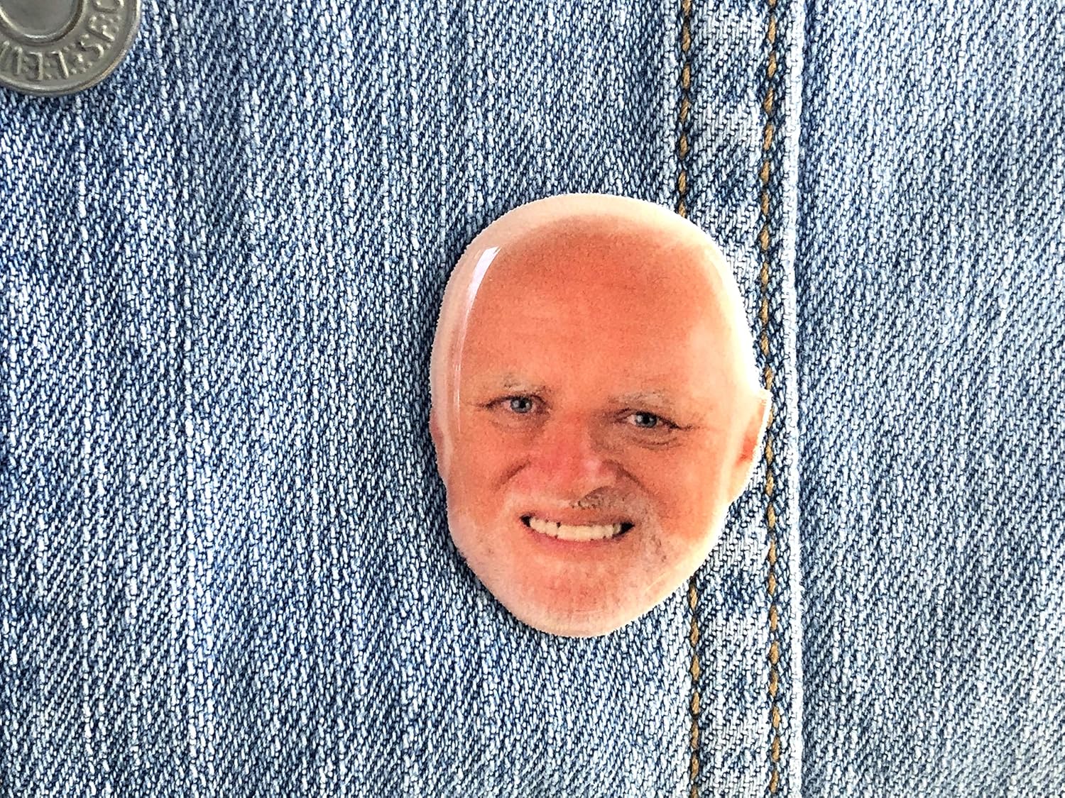Téléchargement gratuit Images Amazon Com Hide The Pain Harold Meme Pin Handmade actualisé par