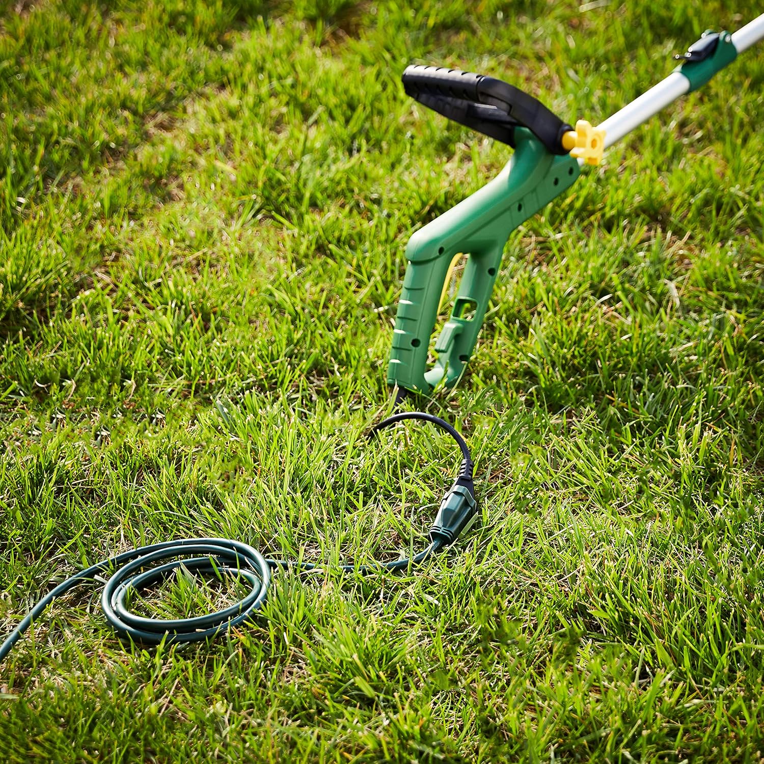 Basics 16/3 Vinyl Outdoor Extension Cord, Green, 15 Foot - - 