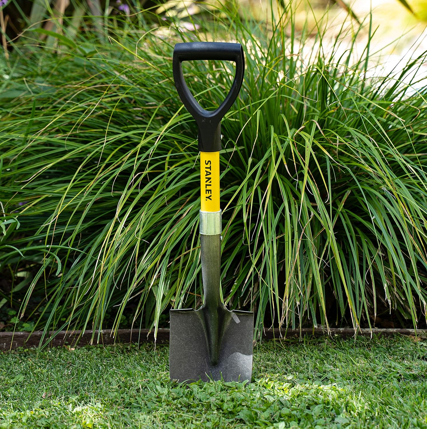 Stanley Garden BDS7148T Mini D-Handle Round Point Shovel, Yellow : Garden & Outdoor