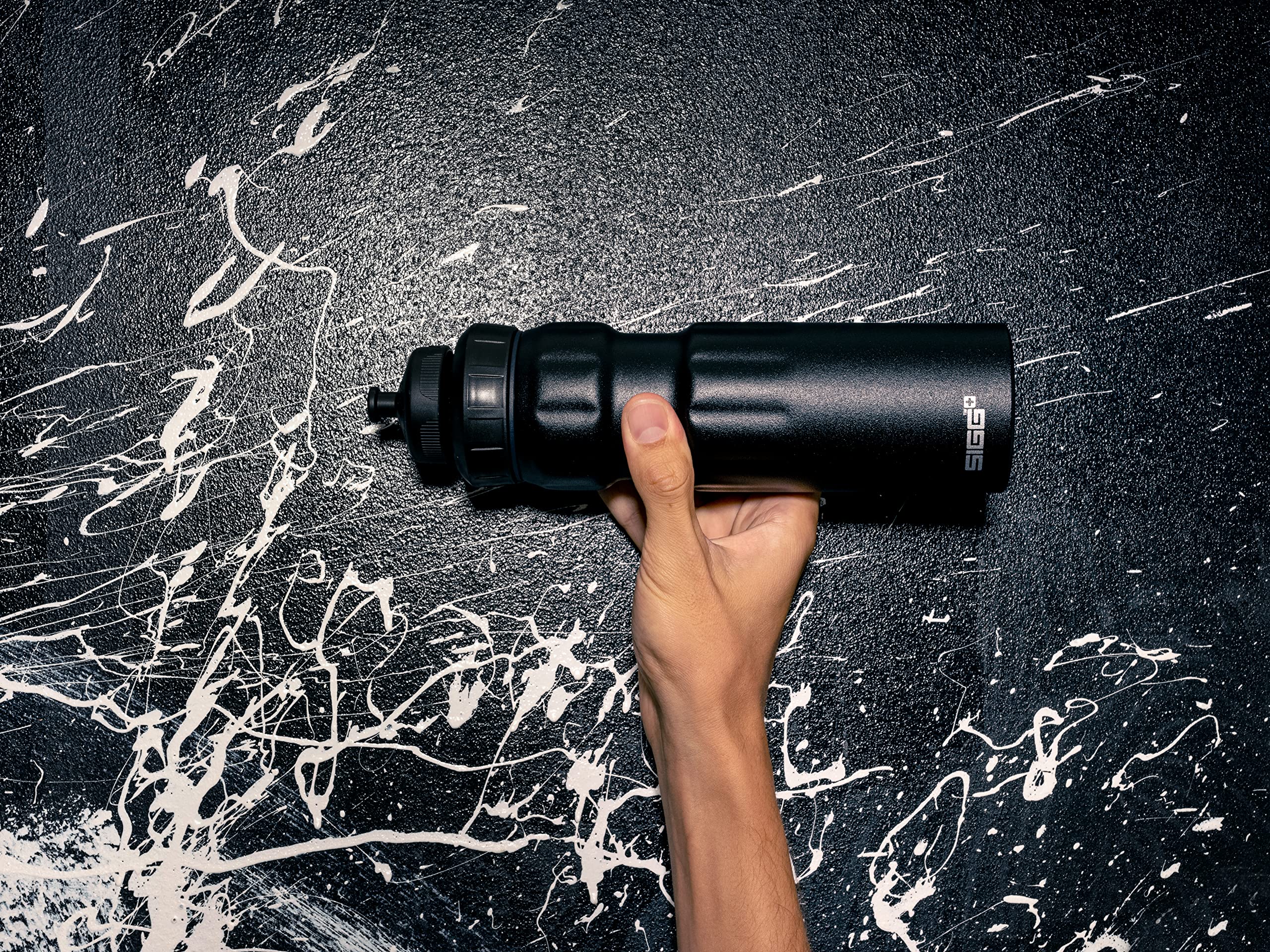 SIGG - Alu Fahrrad Trinkflasche - WMB Sports Black Touch - Mit 3-Stufen-Sportverschluss - Klimaneutral Zertifiziert - Auslaufsicher - Federleicht - BPA-frei - Sport & Fahrrad Zubehör - Schwarz - 0,75L