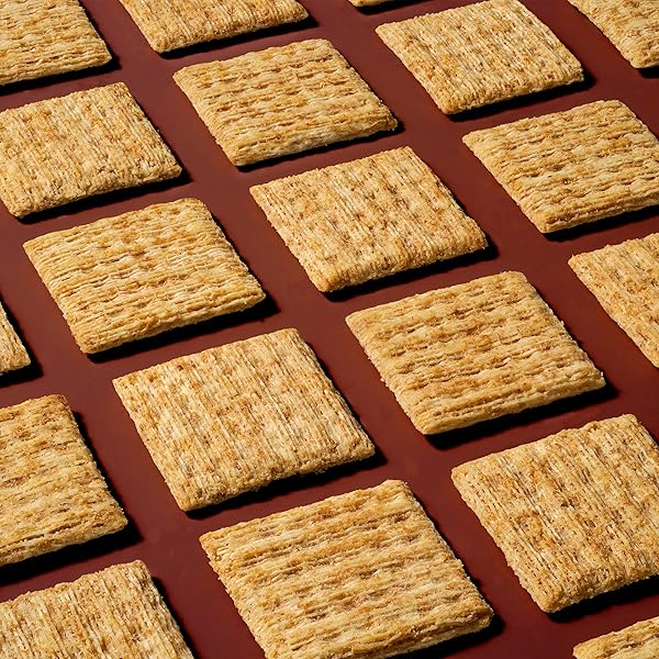 TRISCUIT ROASTED GARLIC WHOLE GRAIN WHEAT CRACKERS, SNACK CRACKERS, LUNCH SNACKS, FAMILY SIZE, 12.5 OZ