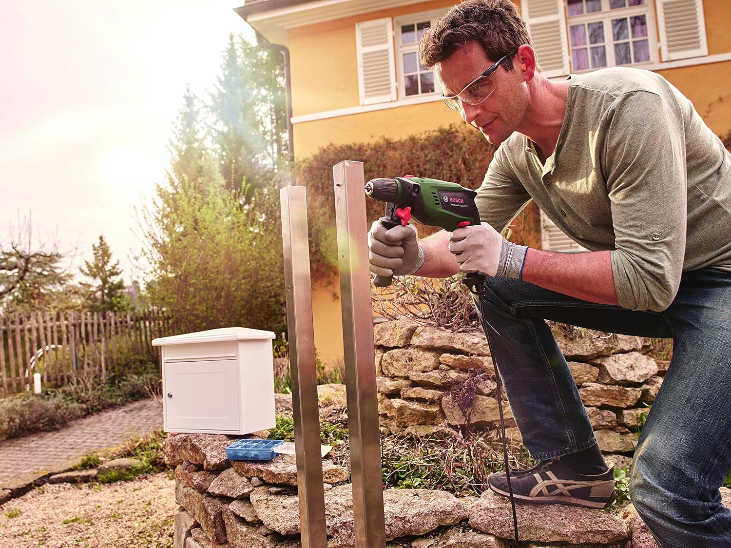 Bosch Home and Garden Hammer Drill UniversalImpact 700 (700 W, in carrying case), Green - Image 3