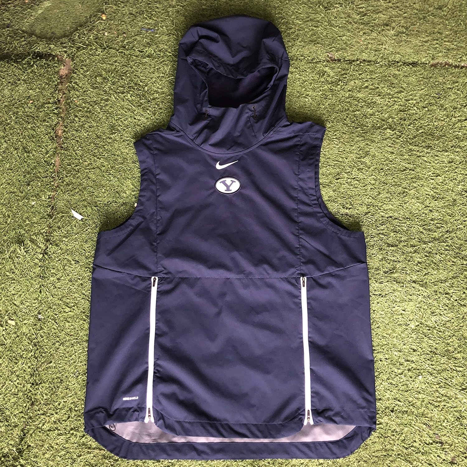 sleeveless windbreaker nike