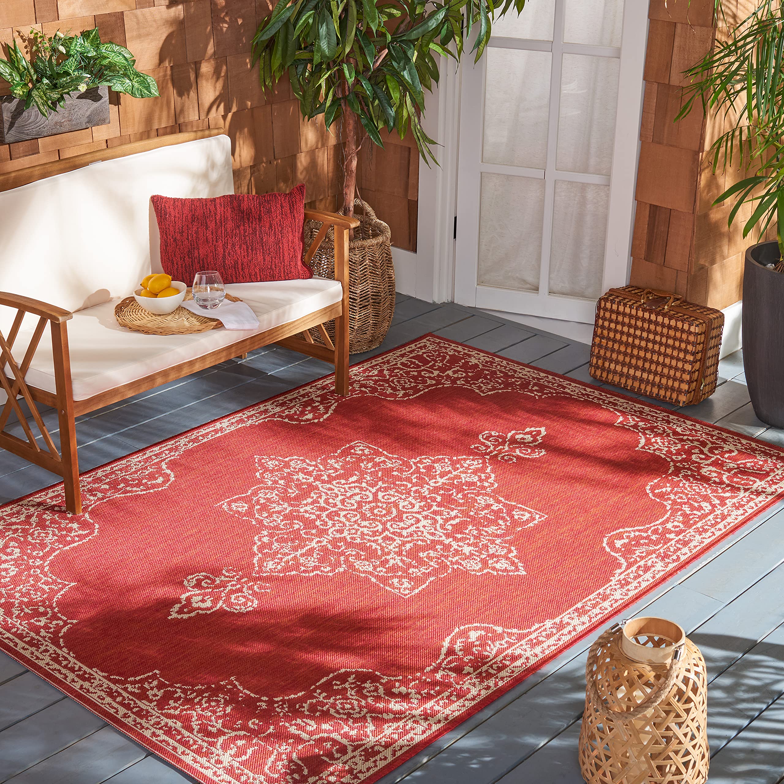 Safavieh Medallion Indoor/Outdoor Woven Rectangle Area Rug, Beachhouse Collection, BHS180, in Red / Creme, 91 X 152 cm for Garden, Patio or Any Outdoor Space