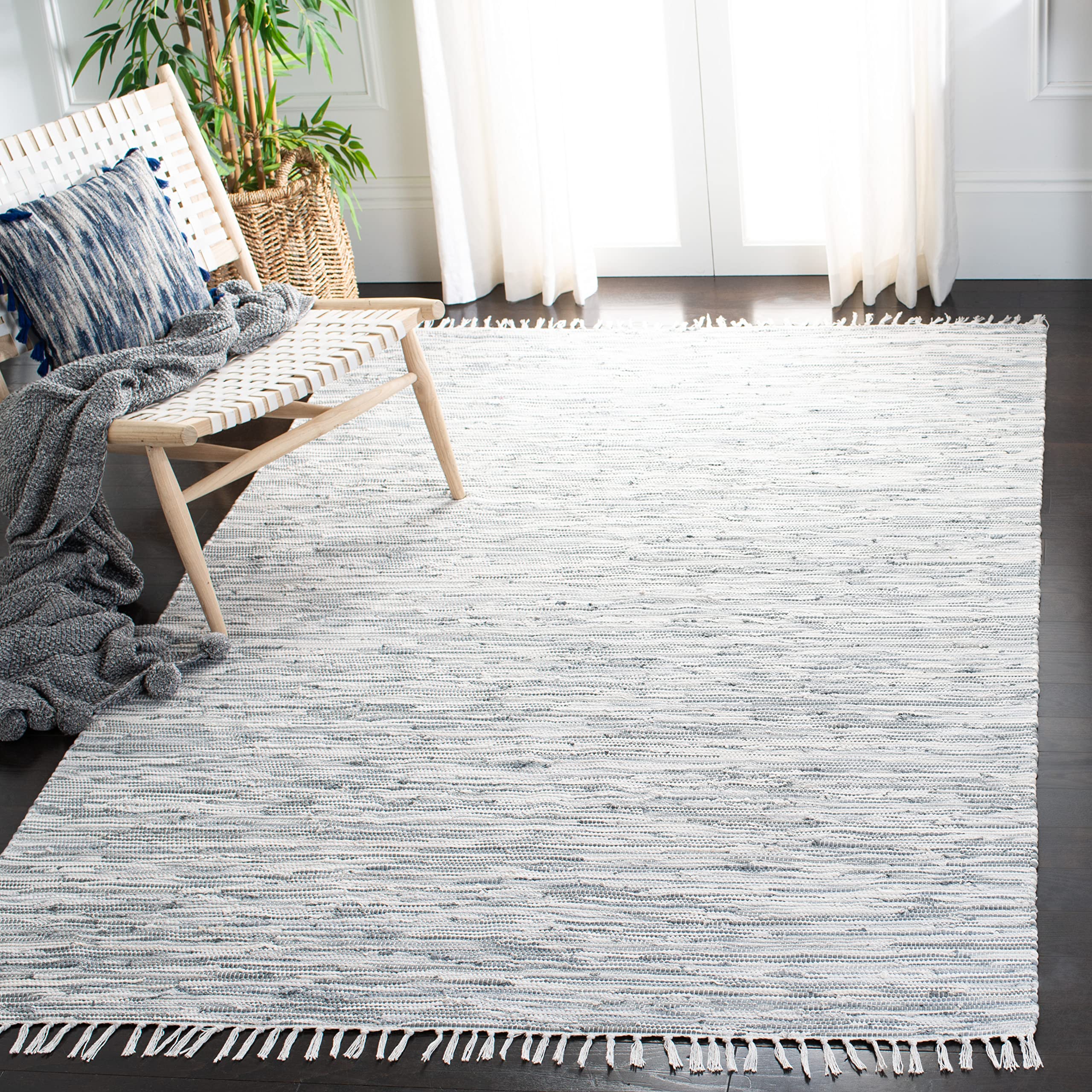 Safavieh Modern Indoor Flatweave Rectangle Area Rug, Montauk Collection, MTK753, in Silver, 122 X 183 cm for Living Room, Bedroom or Any Indoor Space