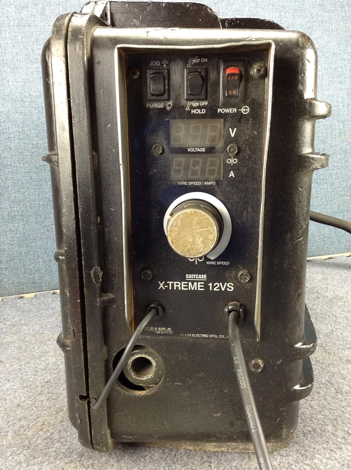 (1) MILLER SUITCASE XTREME 12VS WIRE FEEDER MIG WELDER W/ USED WELD