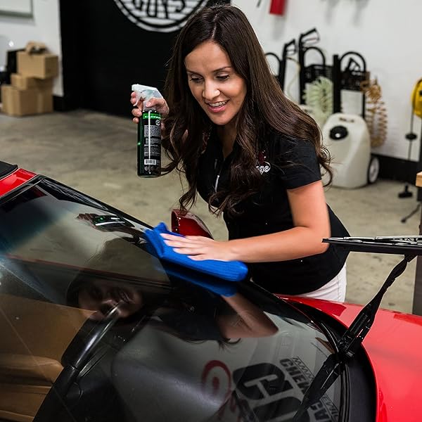 CHEMICAL GUYS CLD_202_16 SIGNATURE SERIES GLASS CLEANER (WORKS ON GLASS, WINDOWS, MIRRORS, NAVIGATION SCREENS & MORE; CAR, TRUCK, SUV AND HOME USE), AMMONIA FREE & SAFE ON TINTED WINDOWS, 16 FL OZ