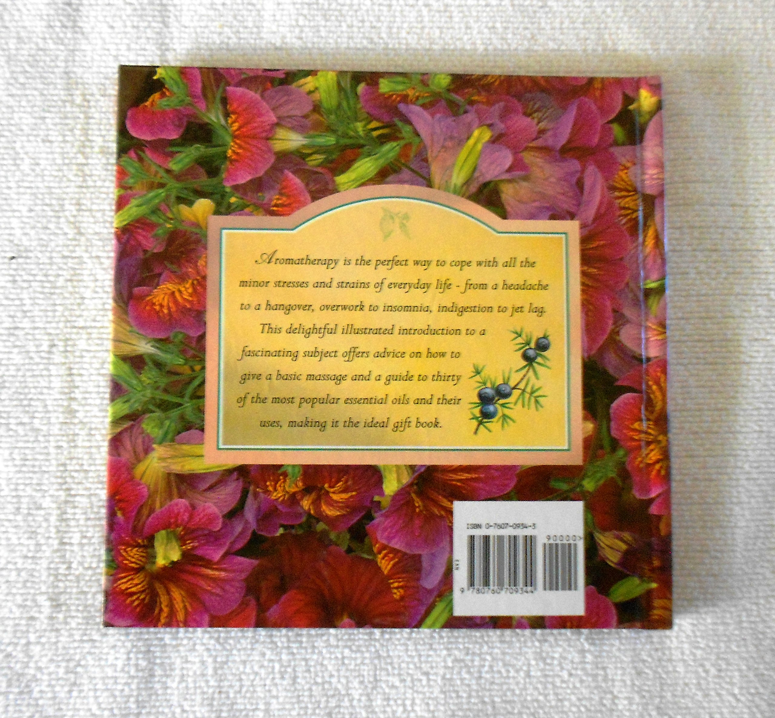 The Fragrant Art Of Aromatherapy An Introduction To Aromatherapy And The Use Of Essential Oils 本 通販 Amazon