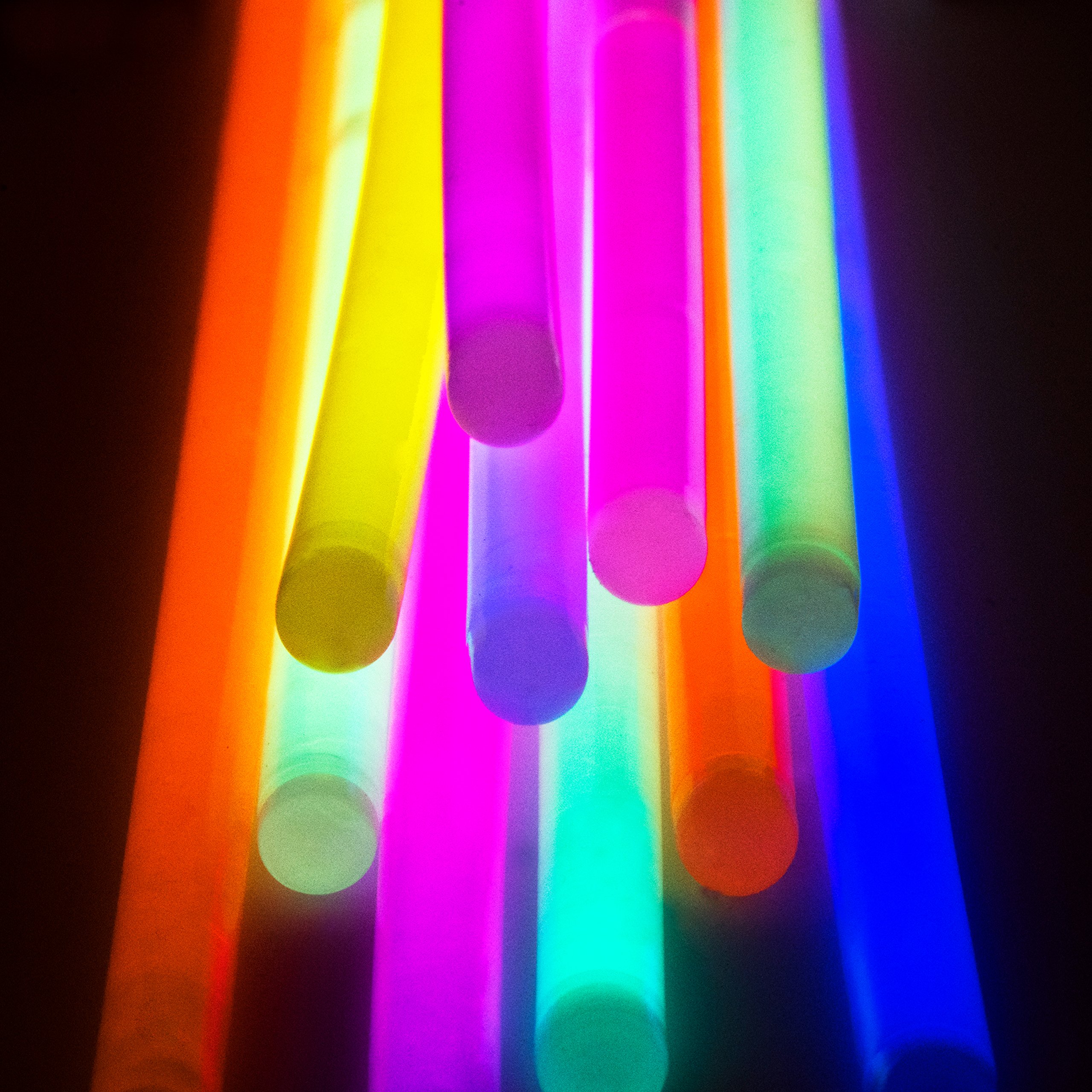 Glow Sticks Bulk Party Favors 400pk 8" Glow in The Dark Party