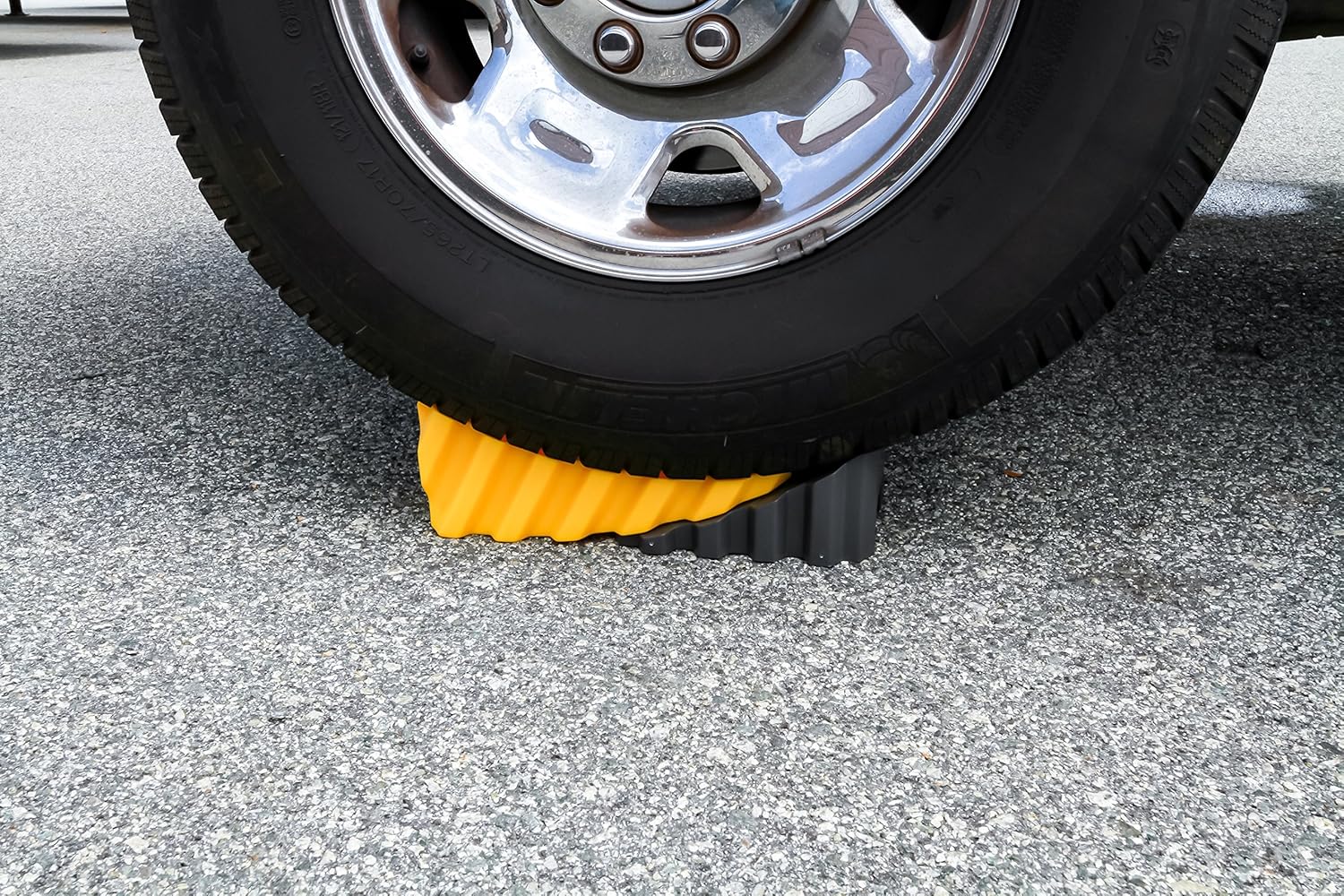 Camco 44423 RV Curved Leveler with Chock - Easy Drive-on Leveler Adds Up to 4" in Height: Automotive
