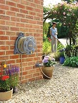 Hozelock Wall Mounted Hose Reel 15m Hose with Nozzle Fittings 30m Capacity view 2