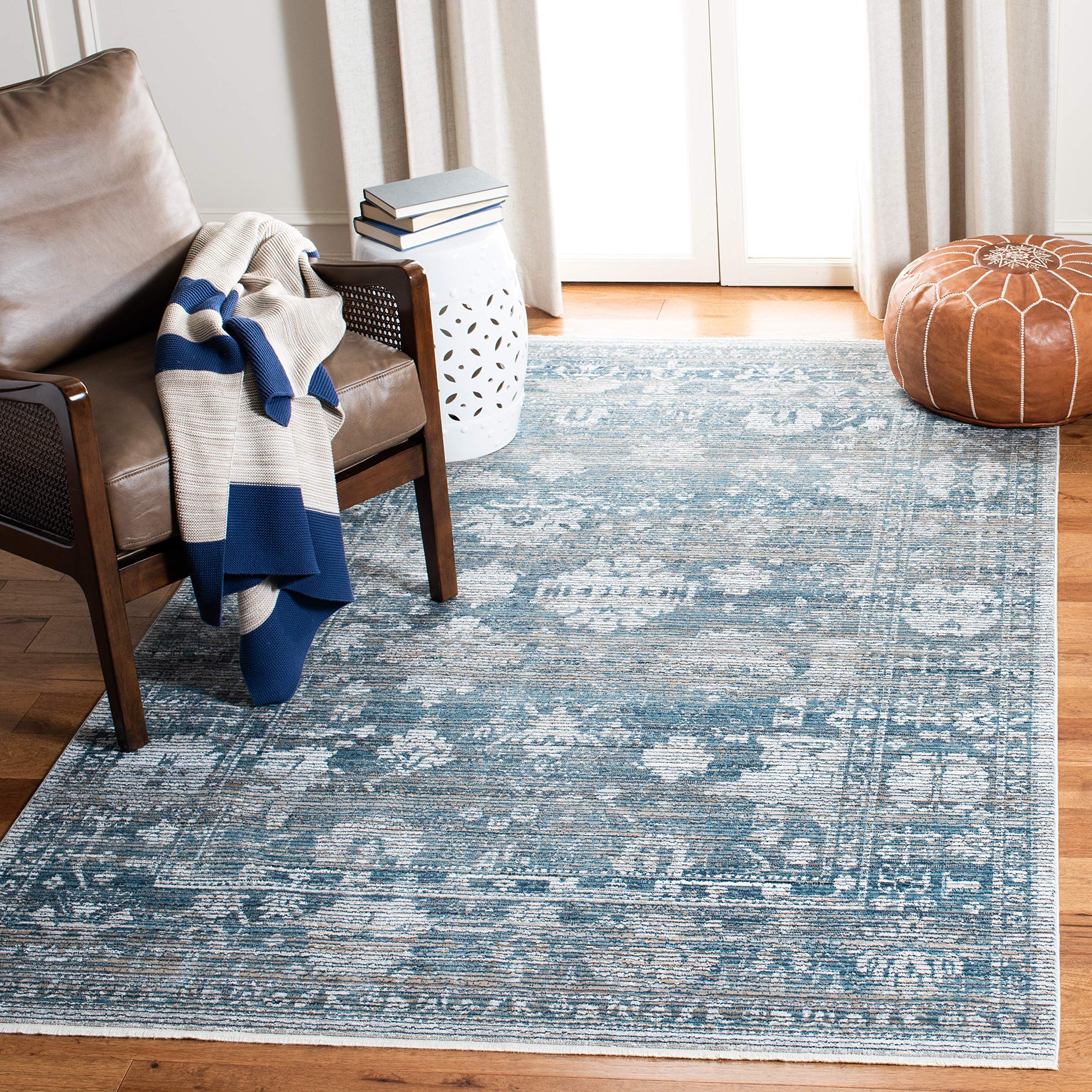 Safavieh Vintage Inspired Indoor Woven Rectangle Area Rug, Victoria Collection, VIC907, in Blue/Ivory, 91 X 152 cm for Living Room, Bedroom or Any Indoor Space