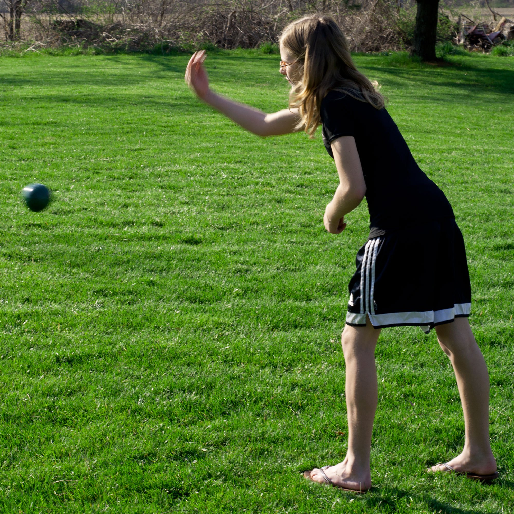 Bocce Ball Set Regulation Outdoor Family Bocce Game for Backyard, Lawn