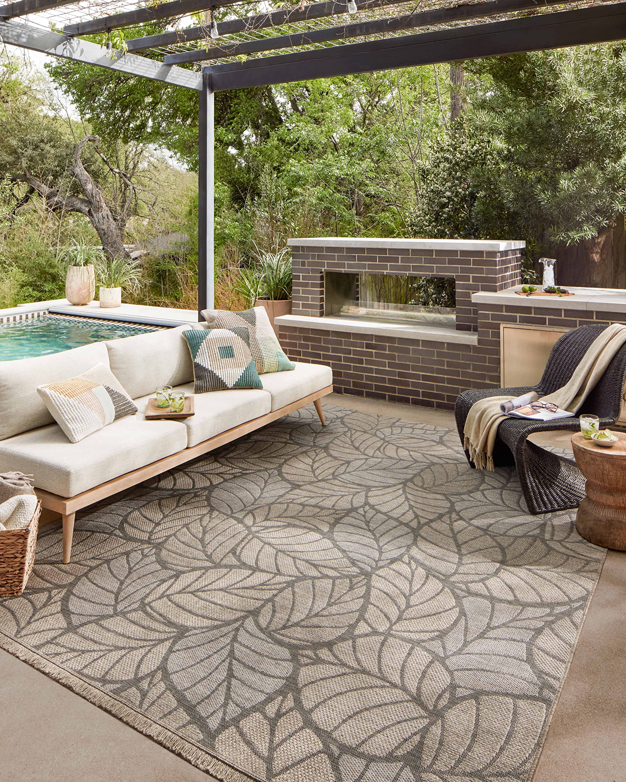 Loloi Dawn Collection Indoor/Outdoor DAW-05 Taupe 7'-8" x 7'-8" Round Area Rug