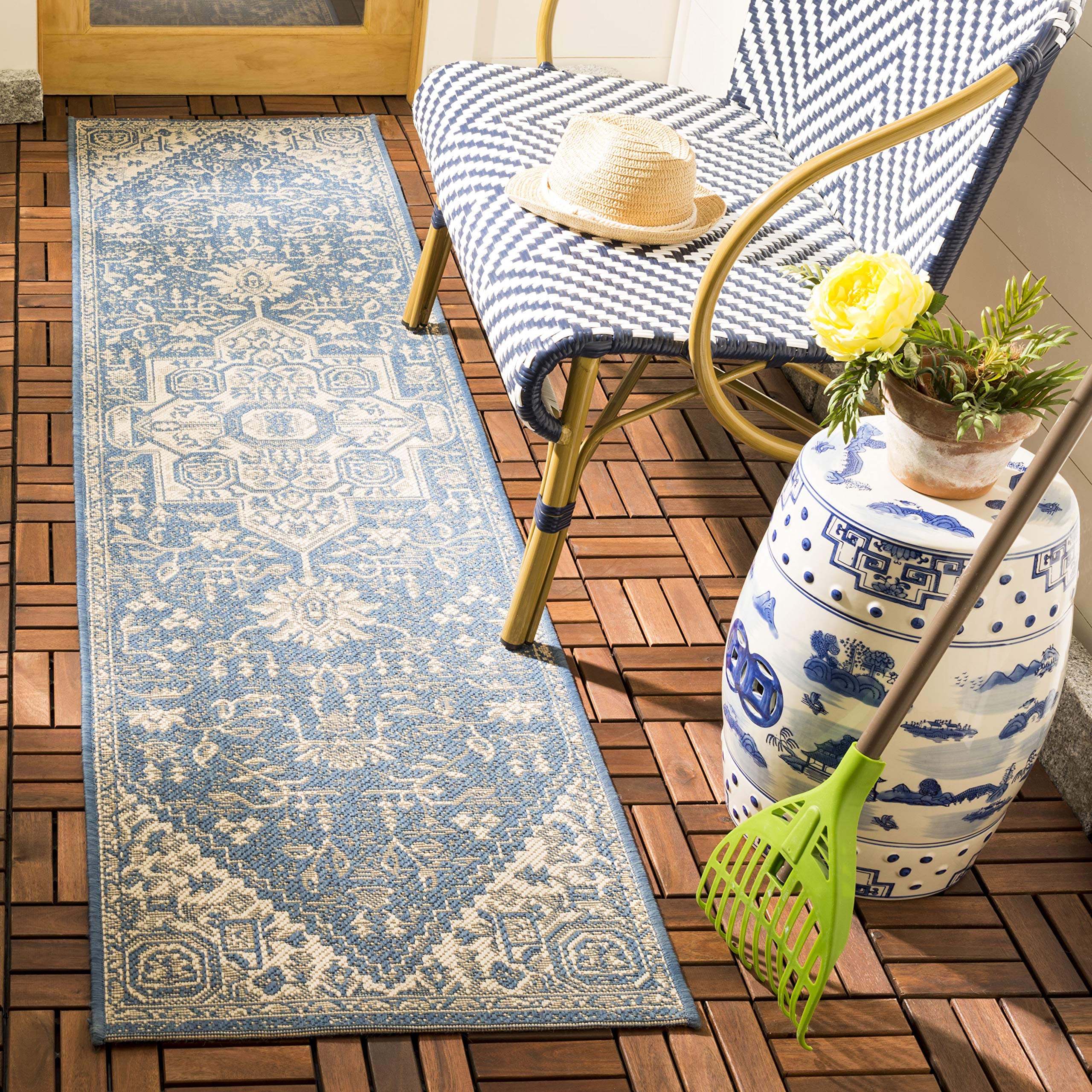 Safavieh Medallion Indoor/Outdoor Woven Runner Area Rug, Beachhouse Collection, BHS138, in Cream / Blue, 61 X 244 cm for Garden, Patio or Any Outdoor Space