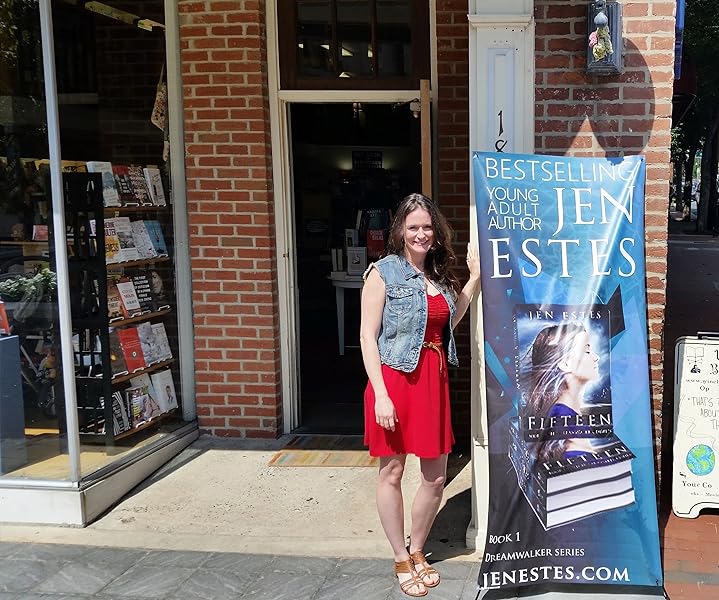 Amazon Curveball (A Cat Mcdaniel Mystery) Estes, Jen Women Sleuths