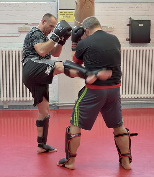 Tonfa (Police Baton) Techniques for official use in the line of duty