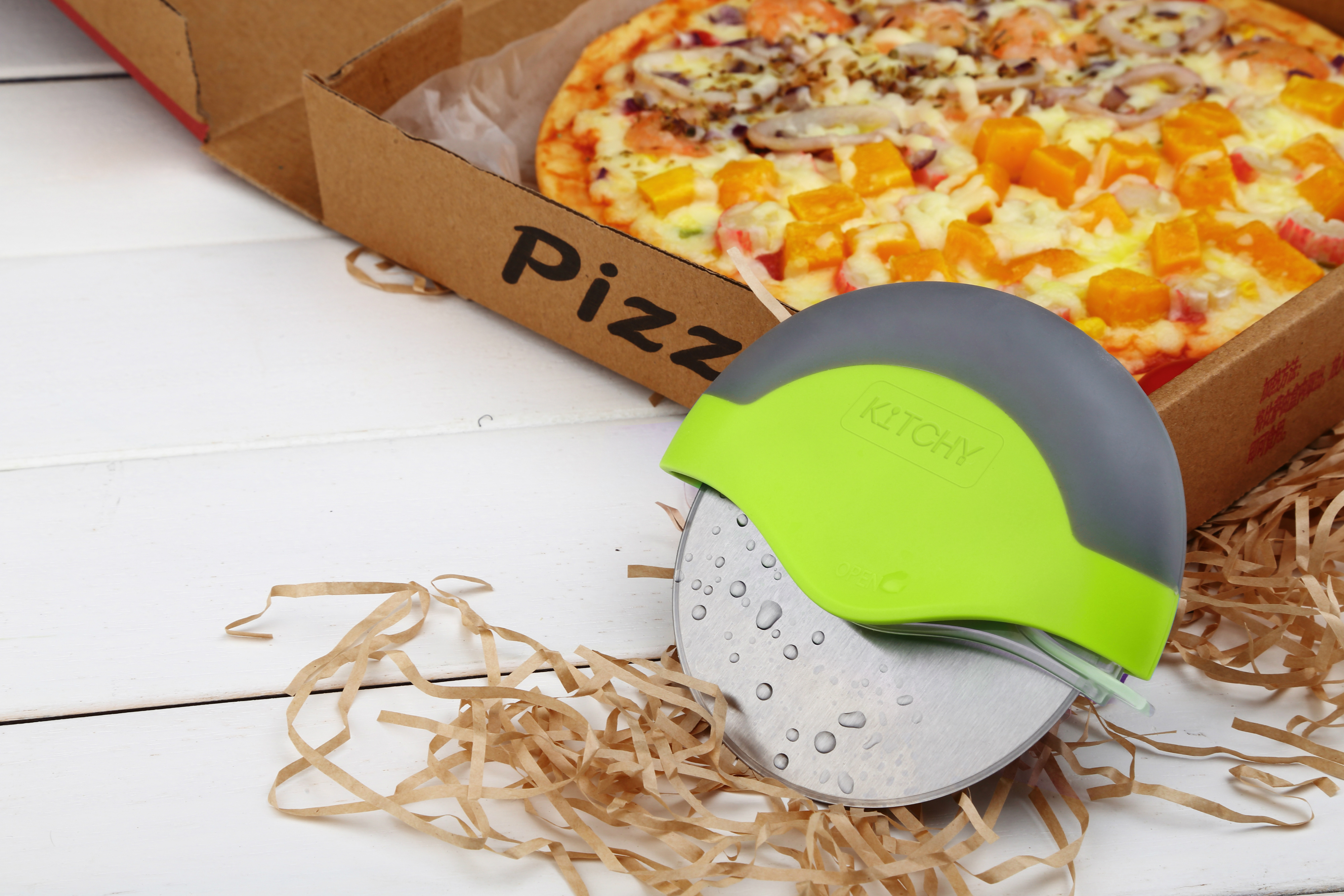 Kitchy Pizza Cutter Wheel No Effort Pizza Slicer with Protective