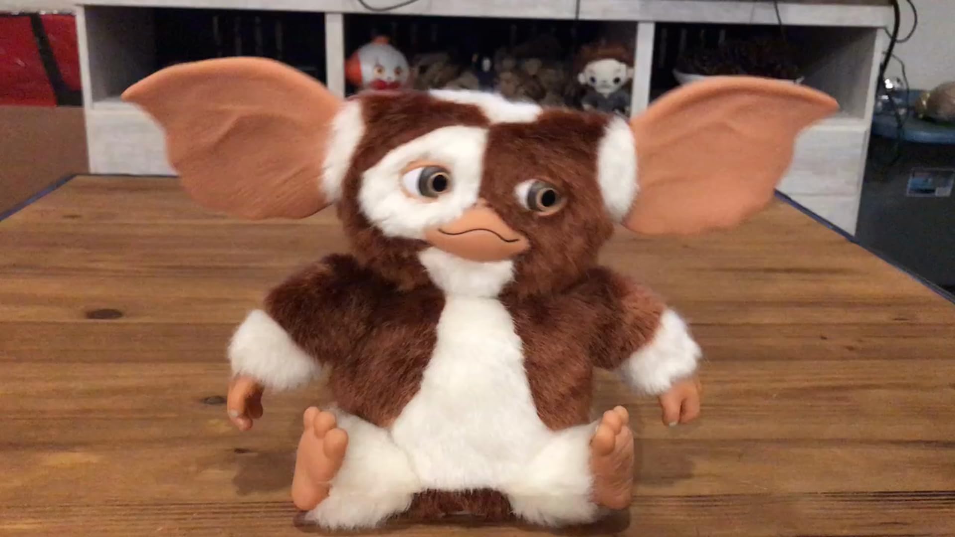 Watch NECA - Gremlins - Deluxe Plush - Dancing Gizmo on Amazon Live