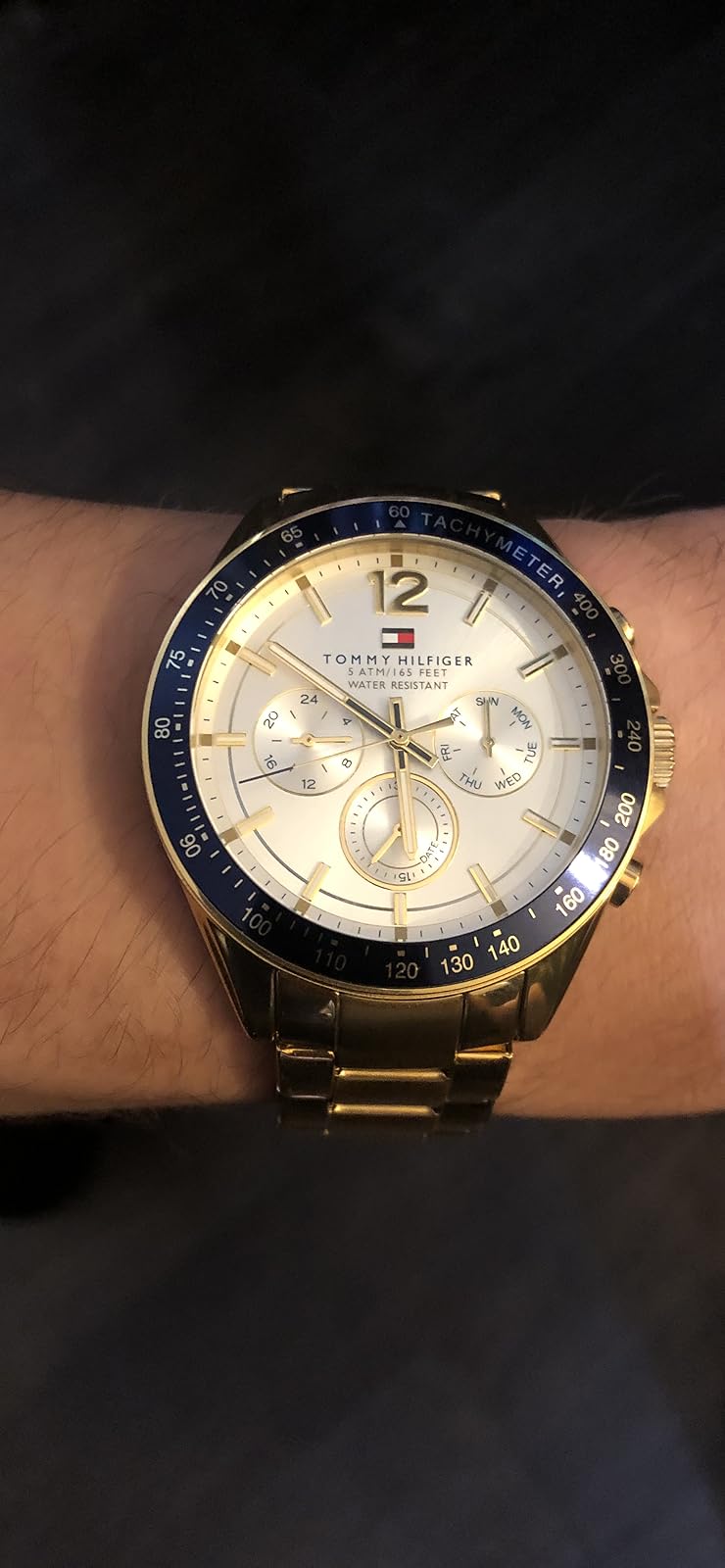 The bracelet squeaks